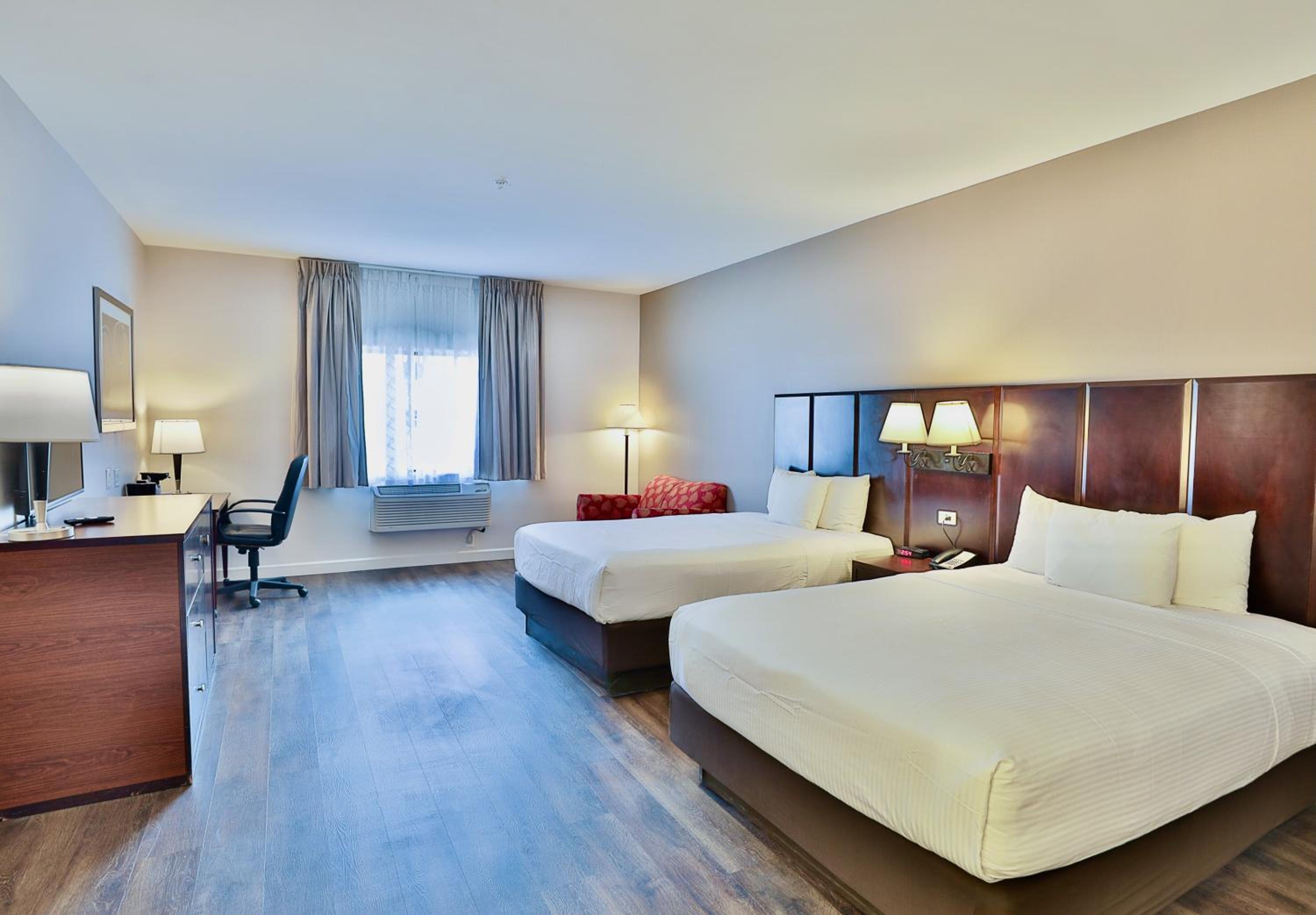 Studio Suite with Two Queen Beds - Non-Smoking - Photo 3