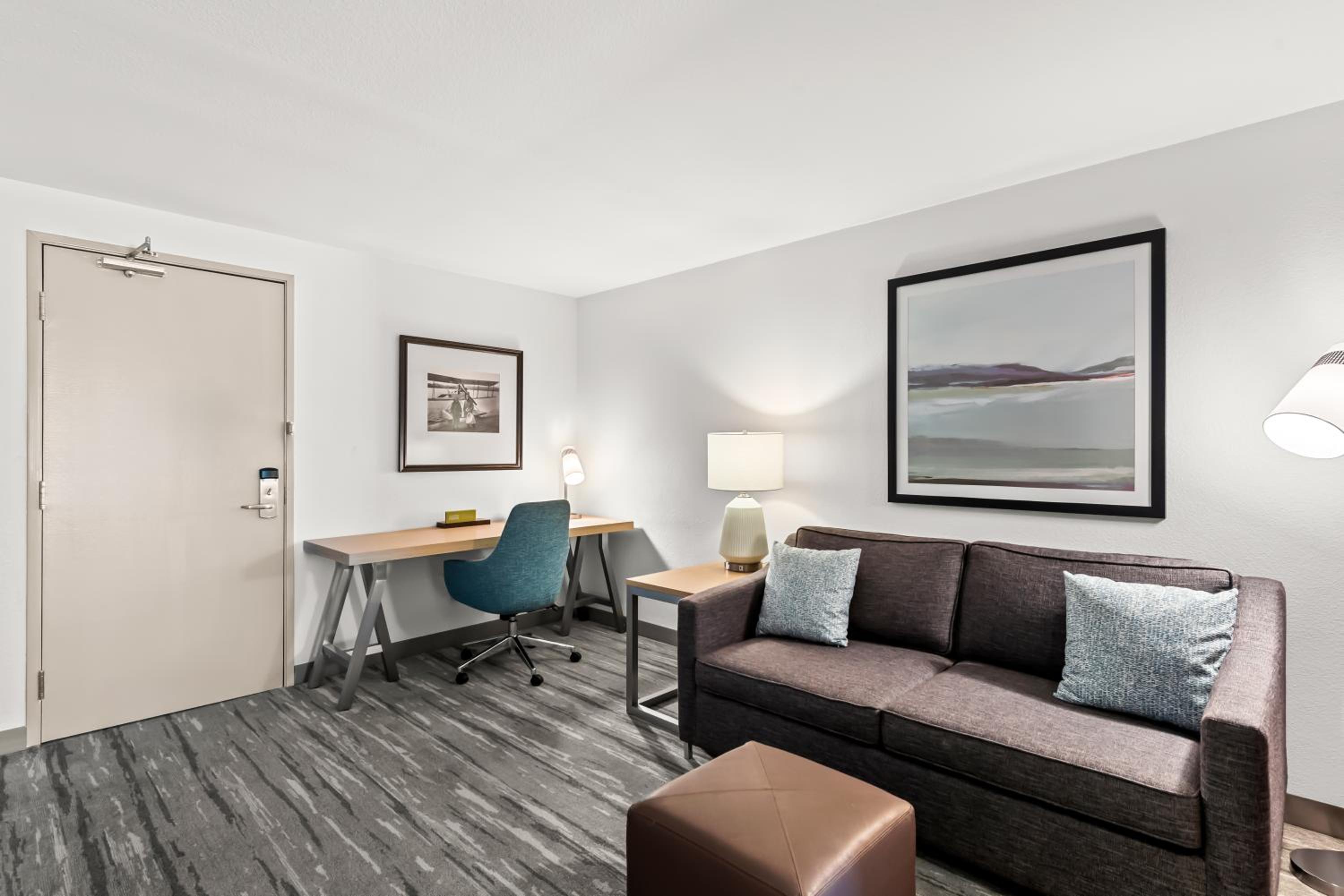 Junior King Suite with Sofa Bed - Photo 5