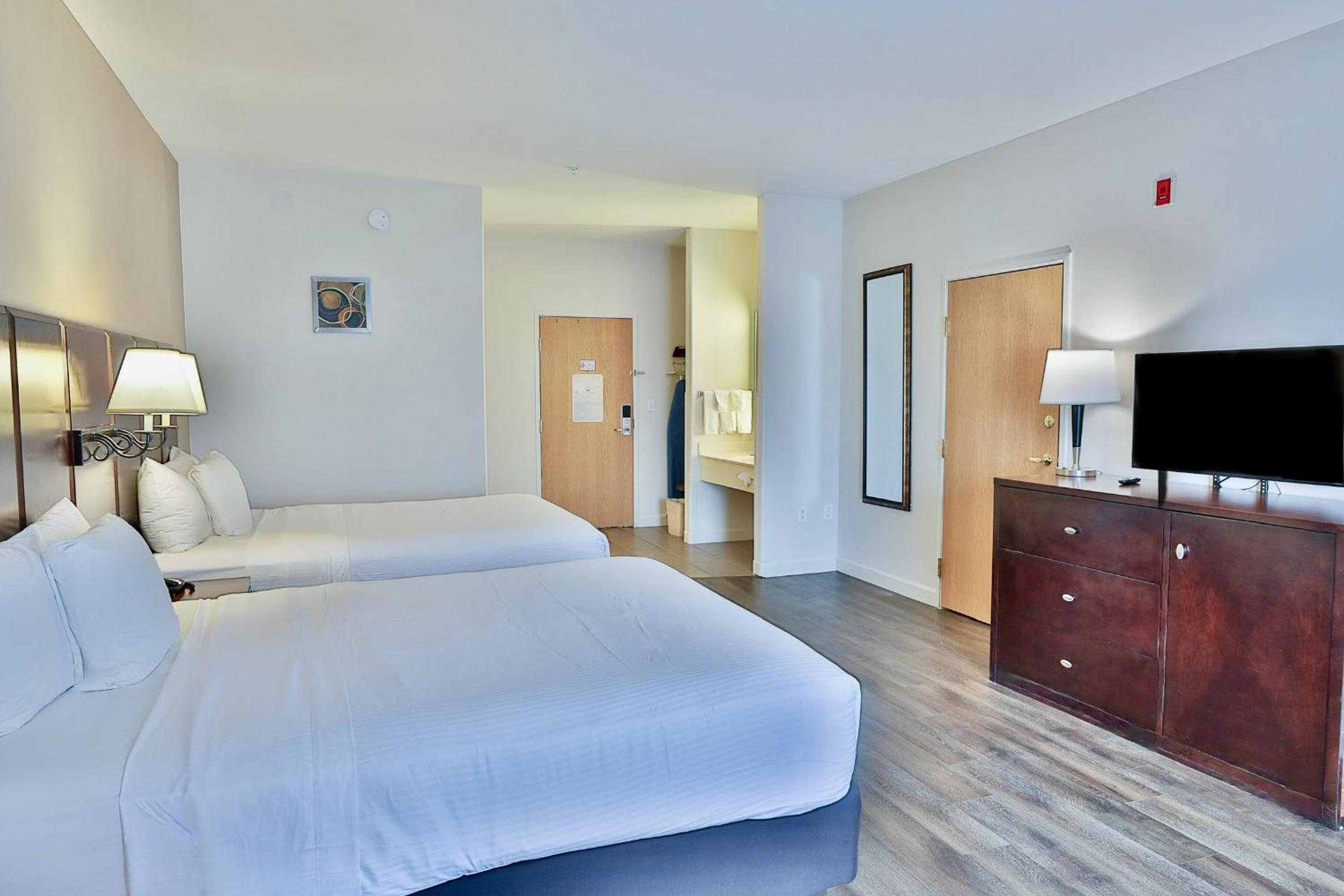 Studio Suite with Two Queen Beds - Non-Smoking - Photo 4