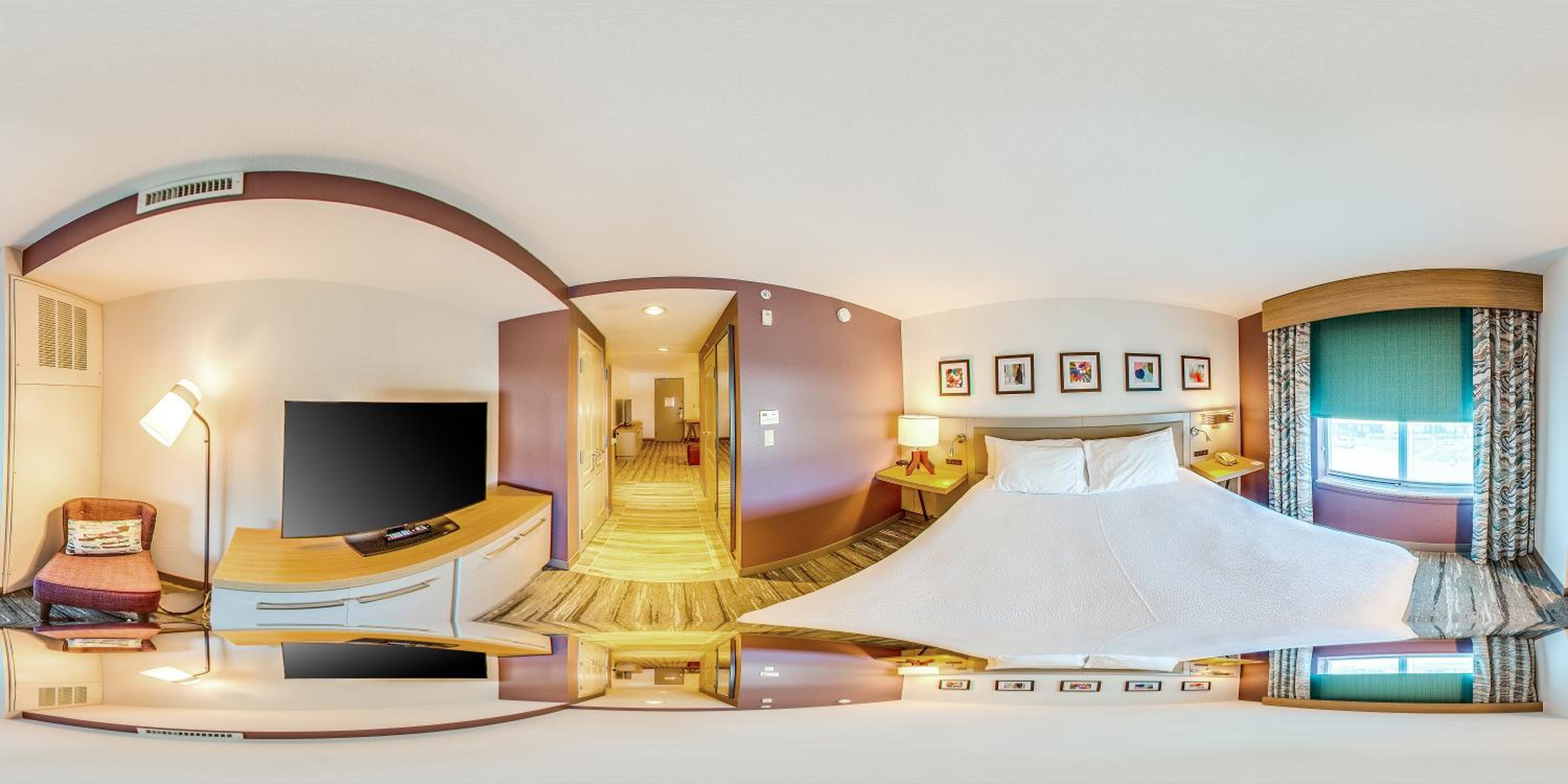 Junior King Suite with Sofa Bed - Photo 2