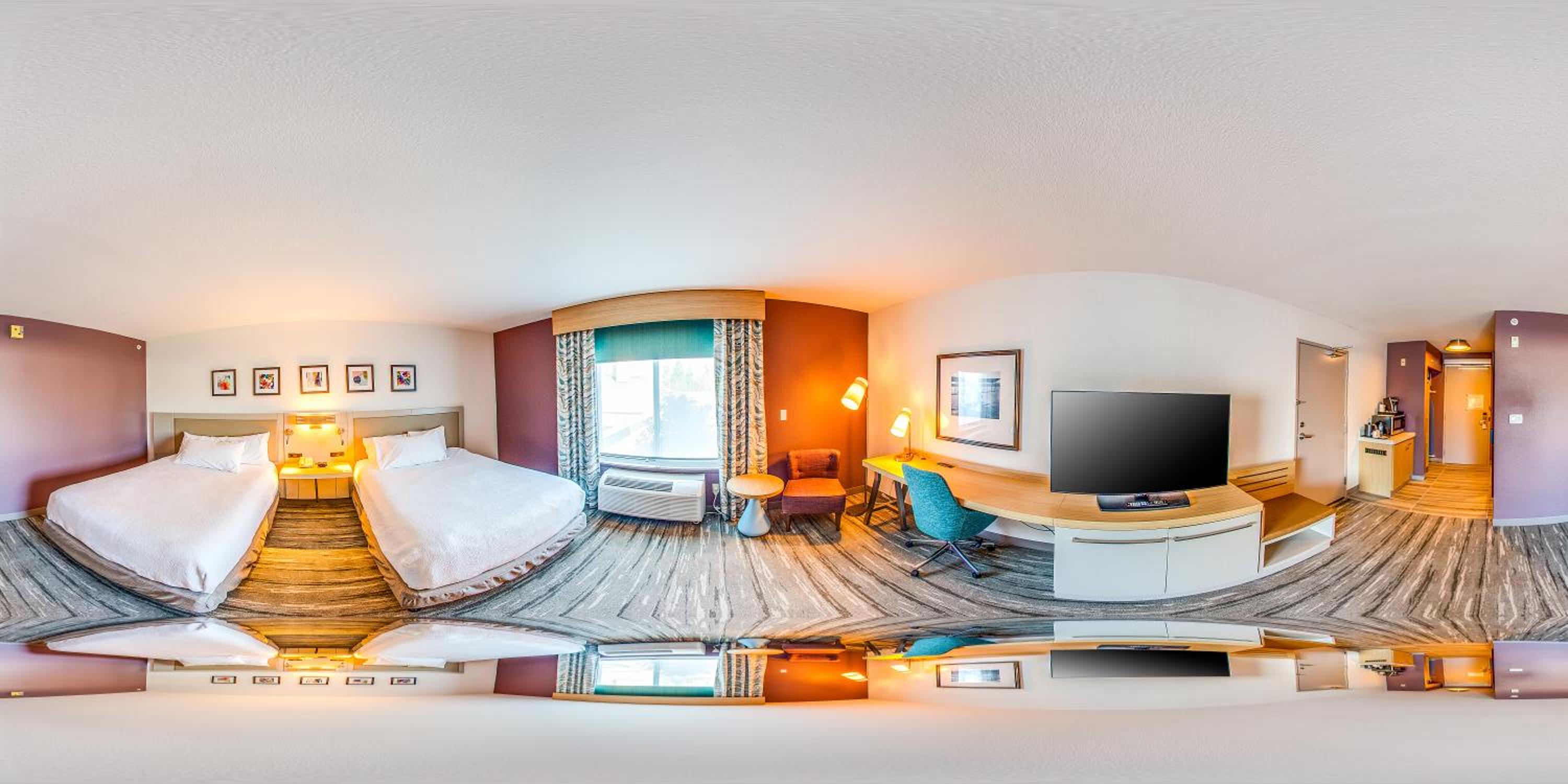 Queen Room with Two Queen Beds - Photo 12