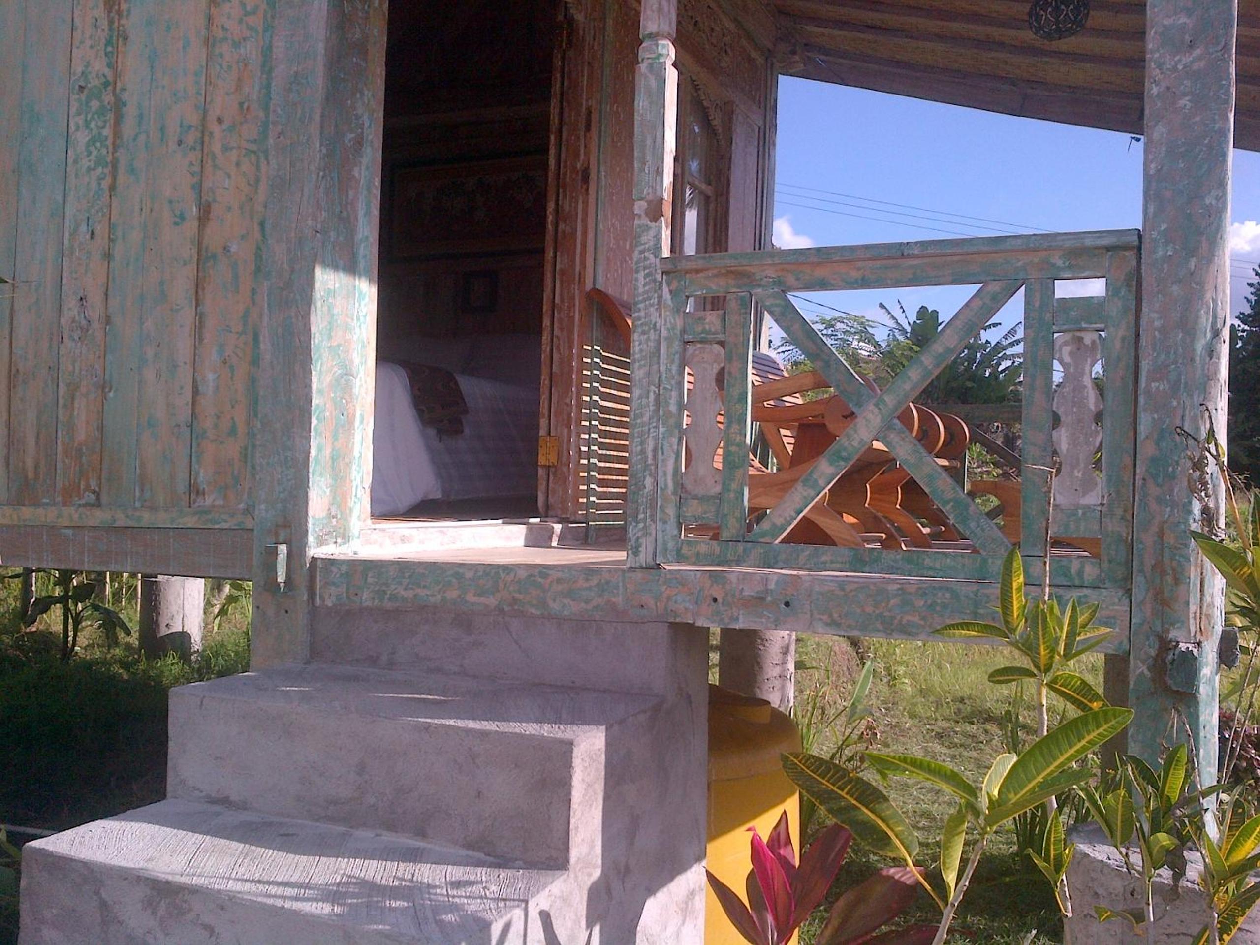 Bungalow with Garden View - Photo 8
