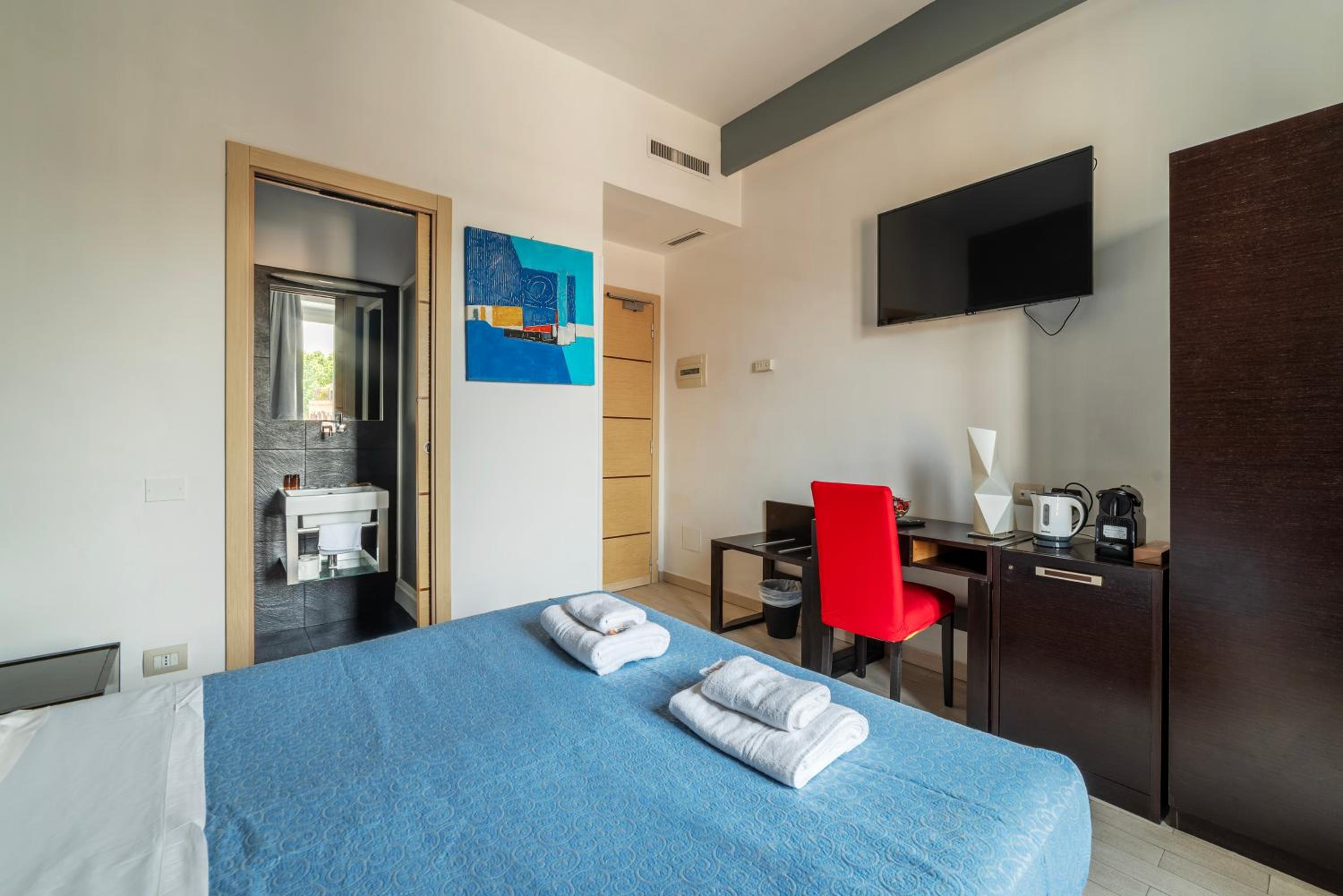 Deluxe Double Or Twin Room With City View
