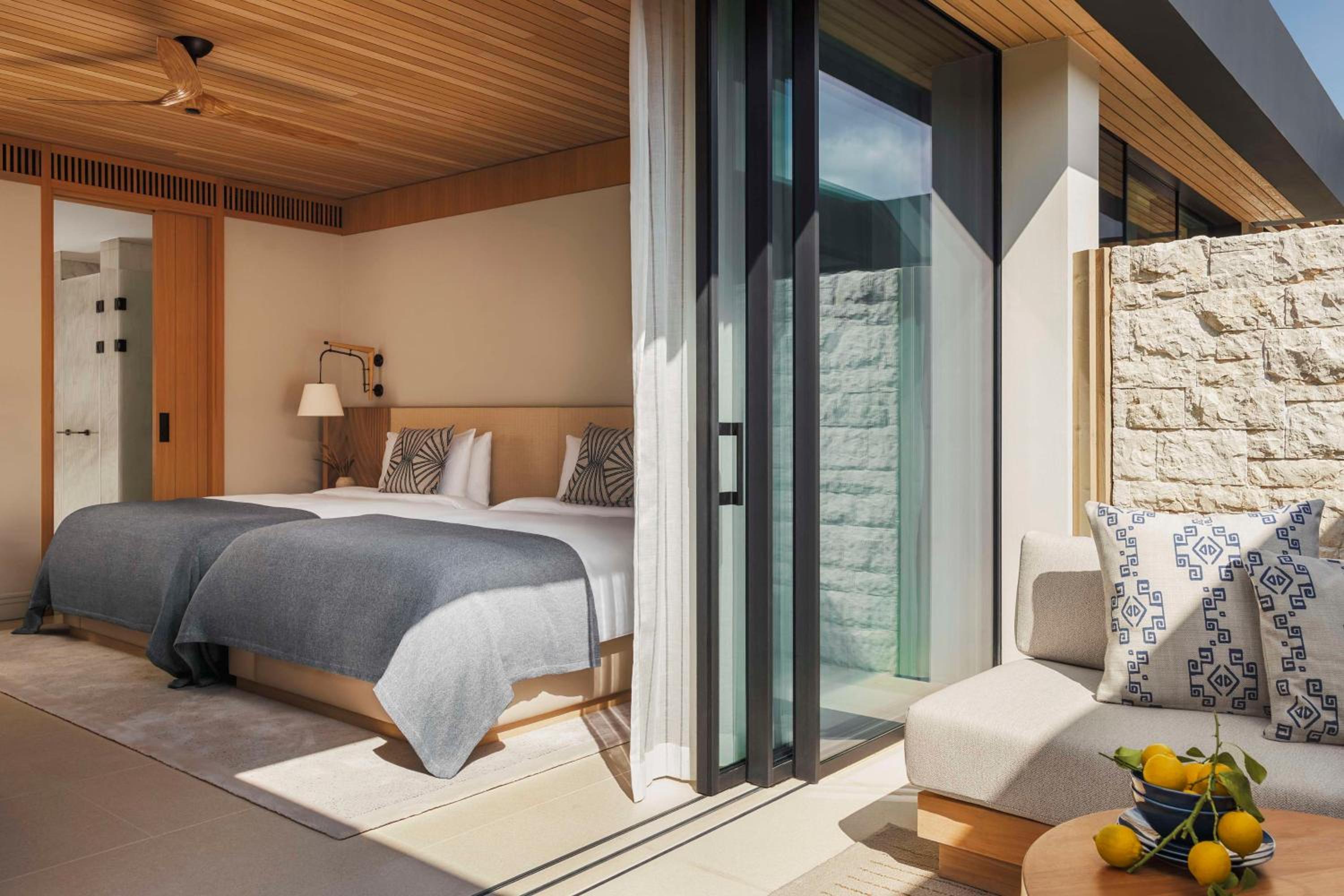 2 Bedroom Epos Residence - Seafront With Private Pool