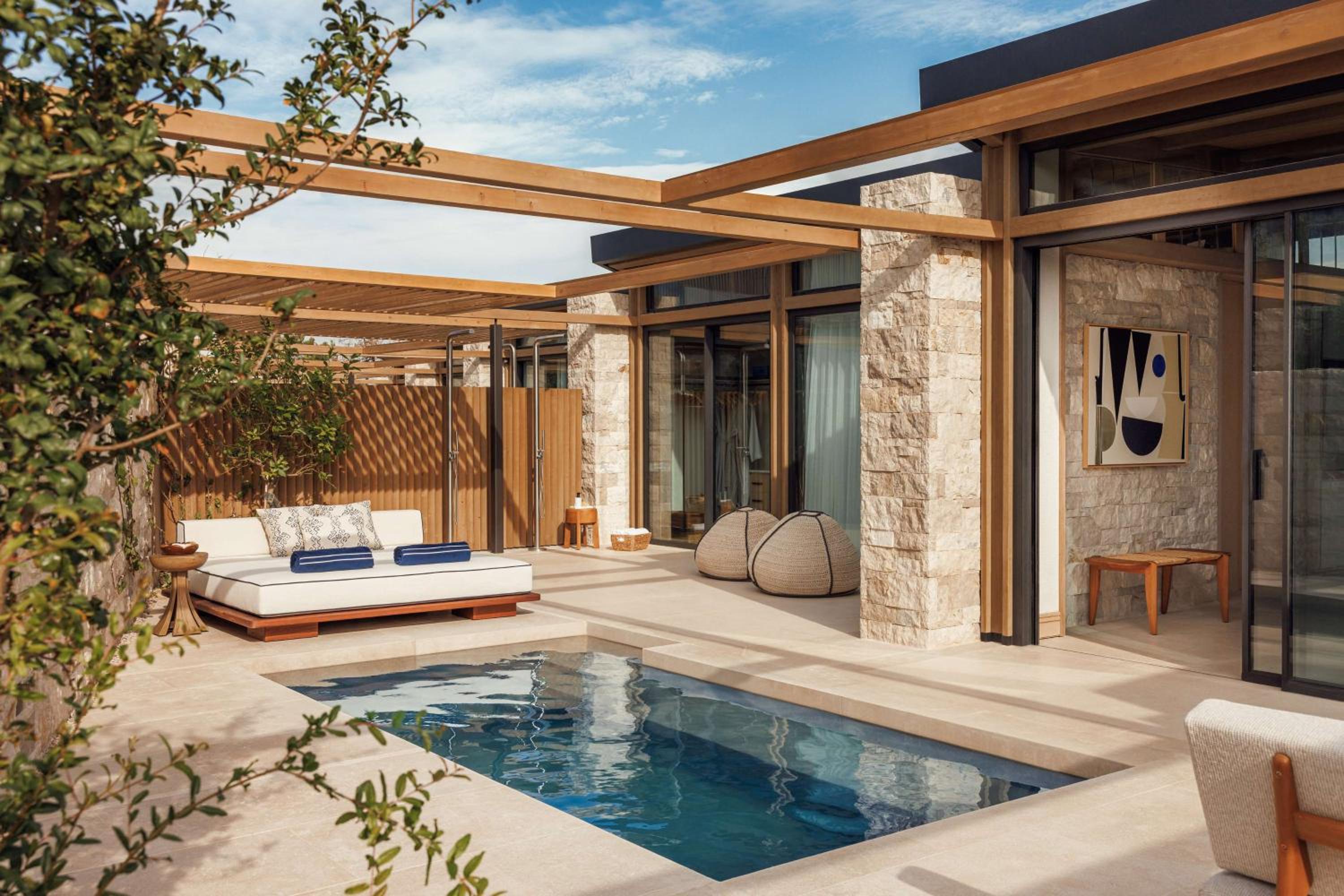 Riviera Suite - Seafront with private pool