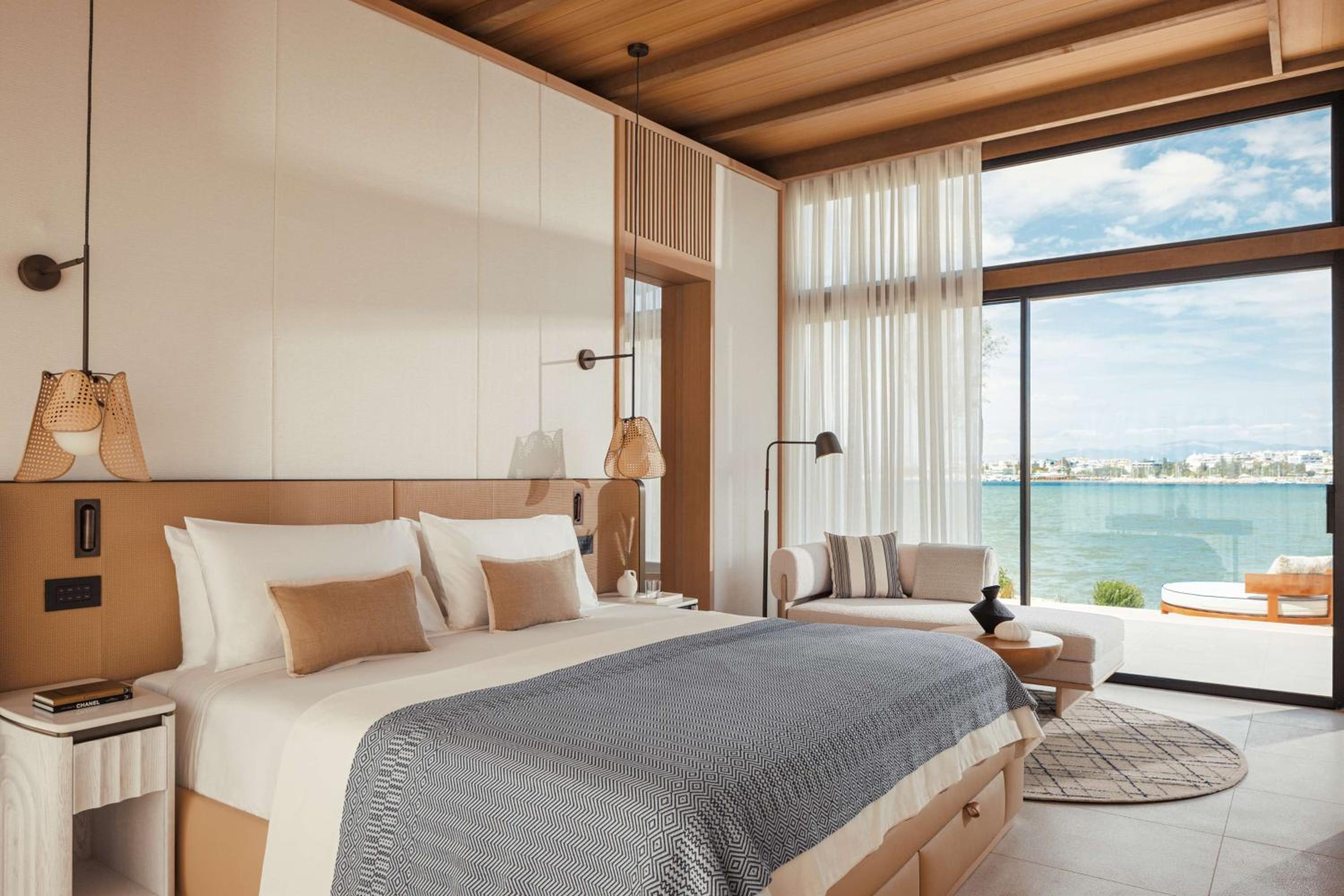 Riviera Suite - Seafront with private pool thumbnail 6