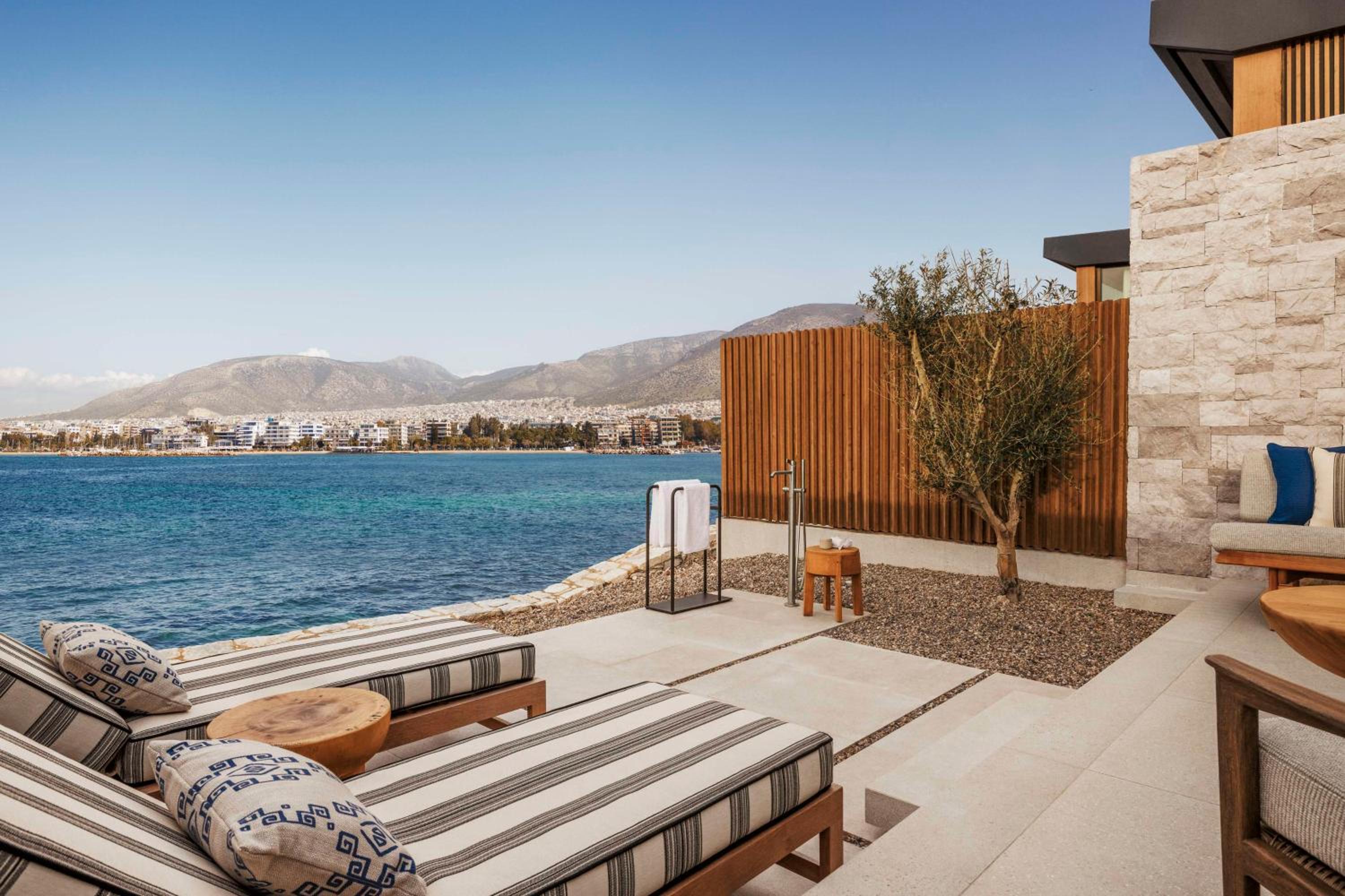 Aesthesis Bungalow - Seafront Queen with private pool