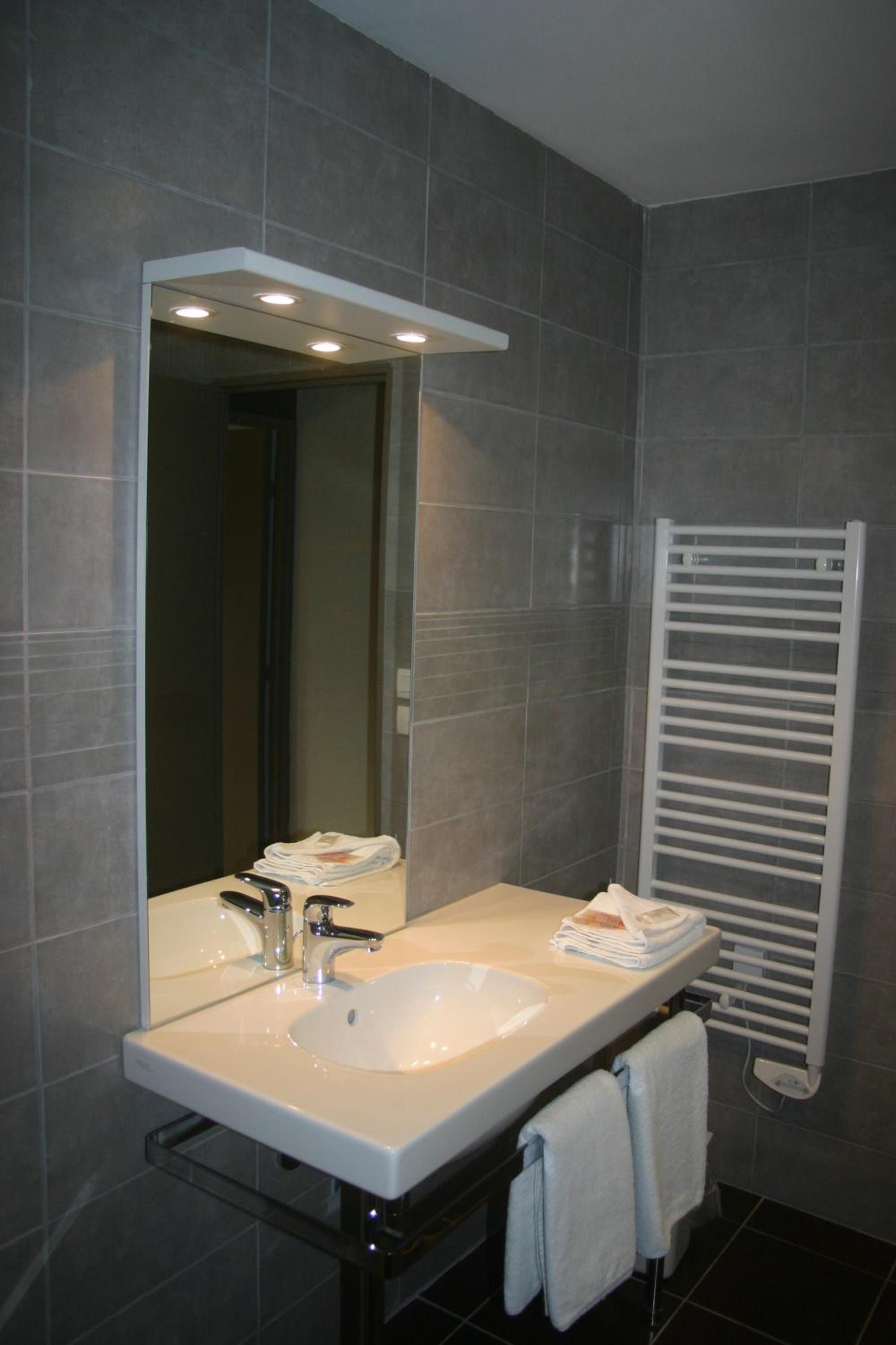 Twin Room - Photo 1