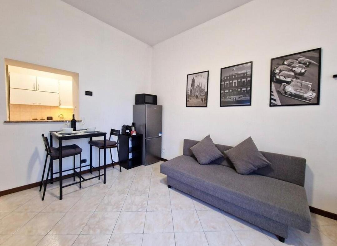 One-Bedroom Apartment photo 3