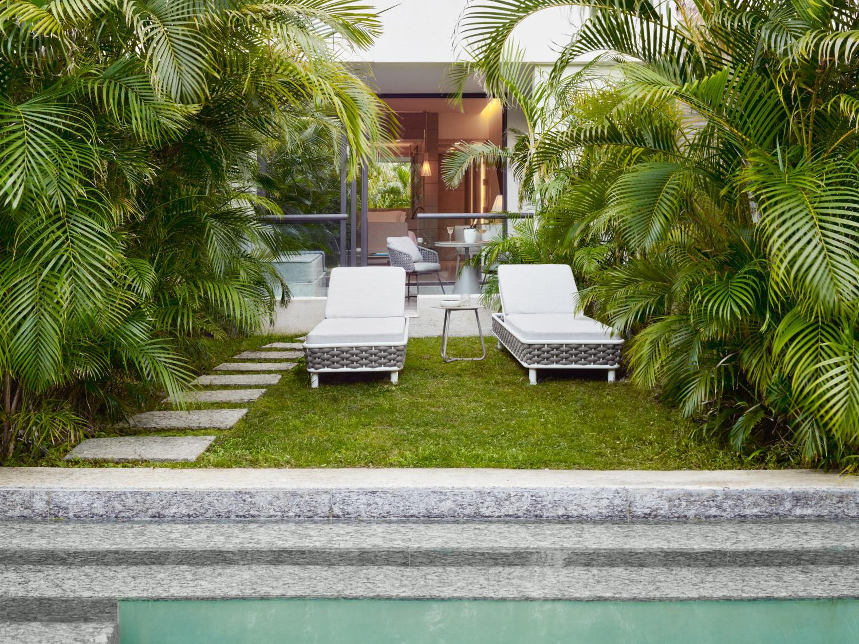 Captivate Swim-Out Queen Room with Two Queen Beds