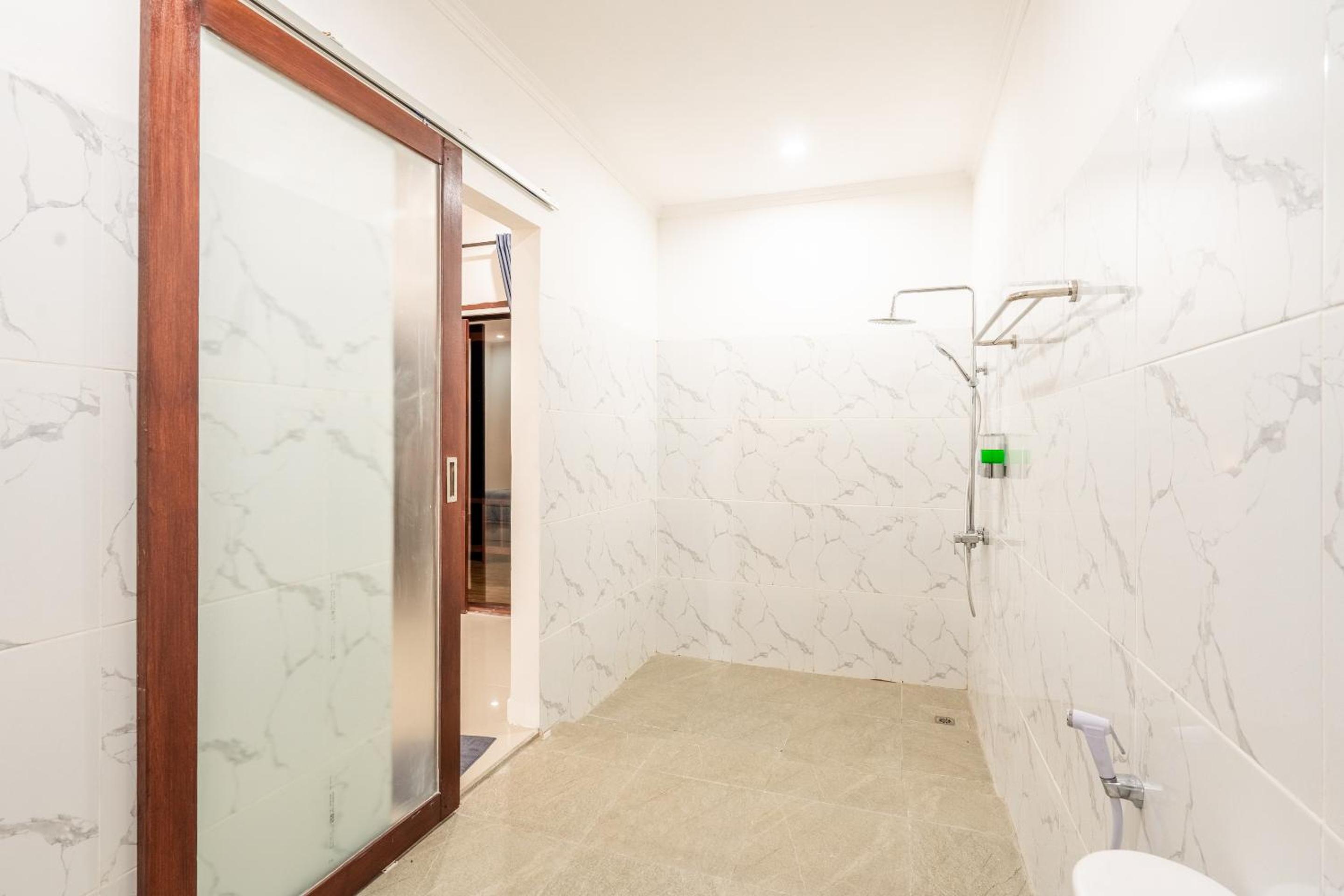 Standard Room 2 - Photo 25