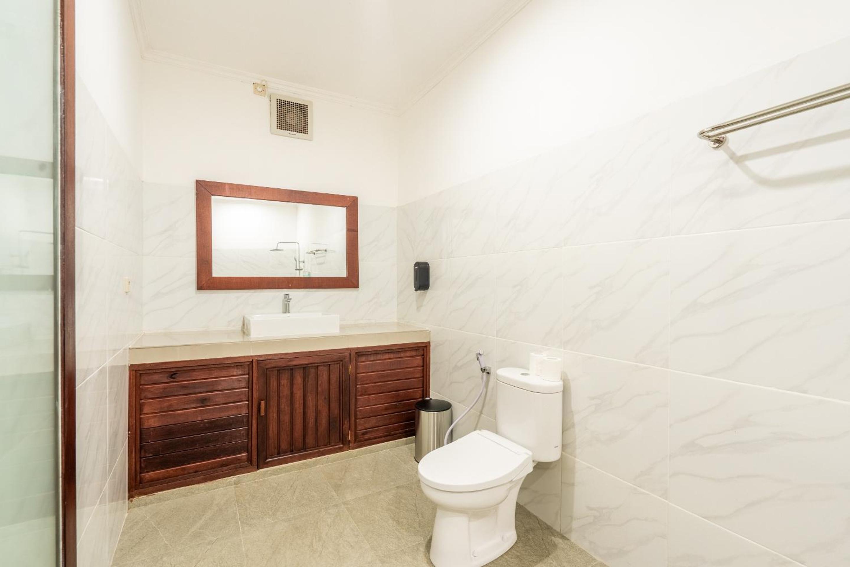 Standard Room 2 - Photo 23