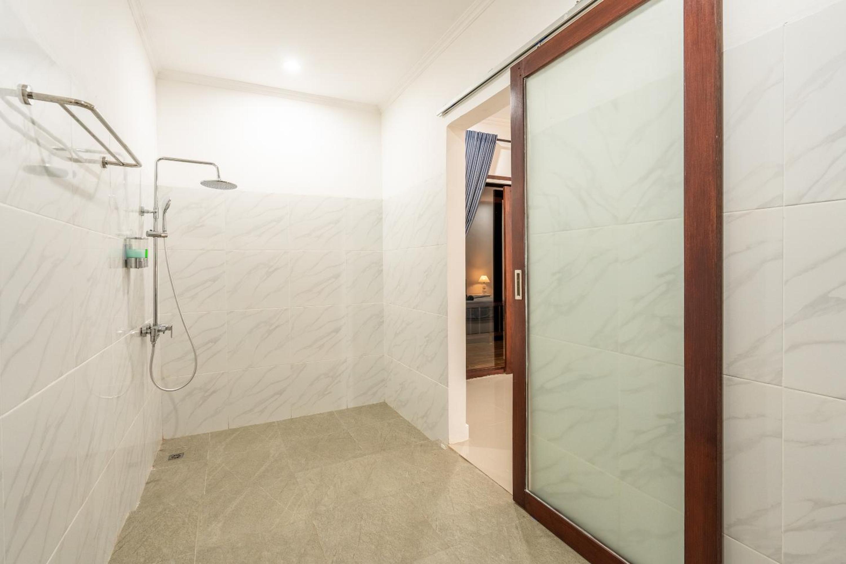 Standard Room 2 - Photo 8