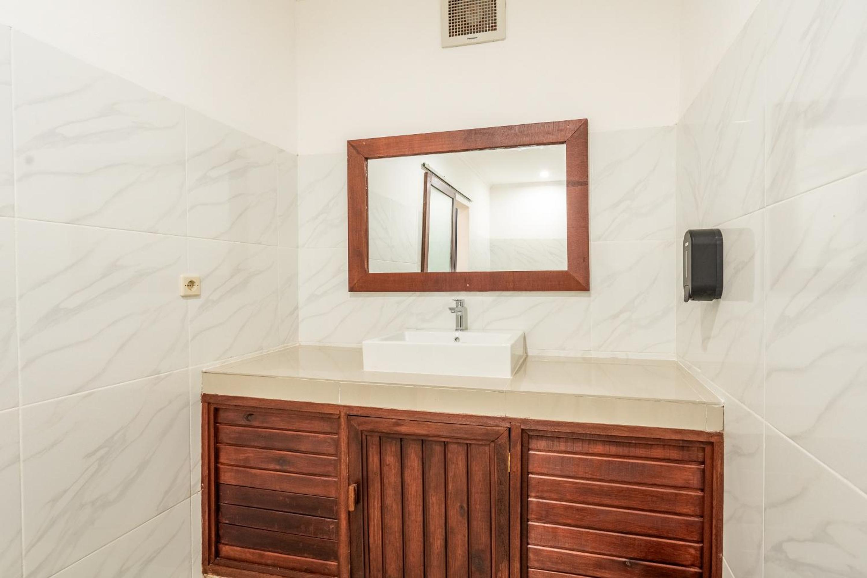 Standard Room 2 - Photo 22