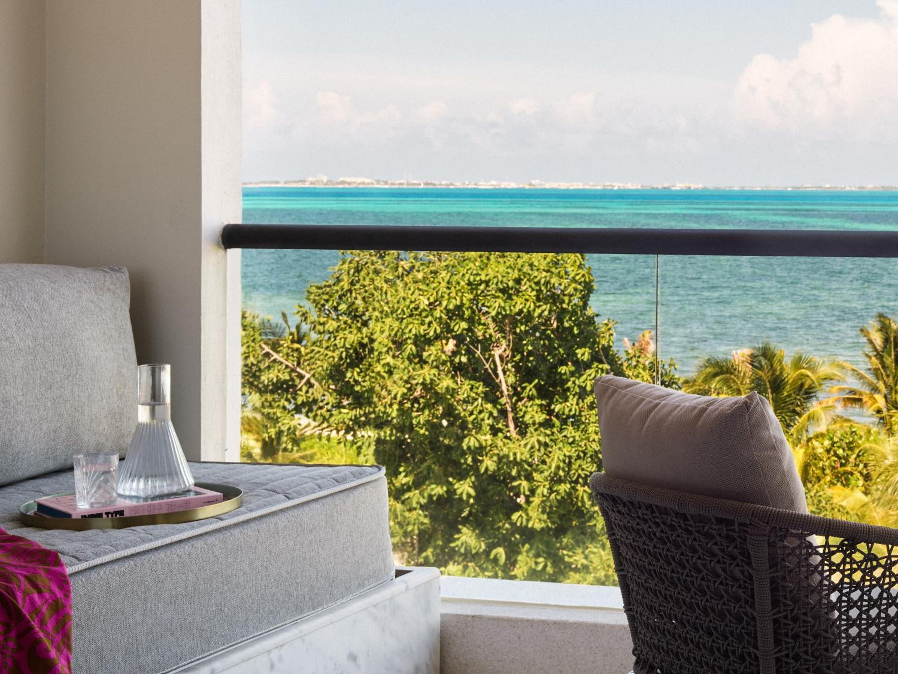 Euphoria Corner King Suite with Ocean View thumbnail 5