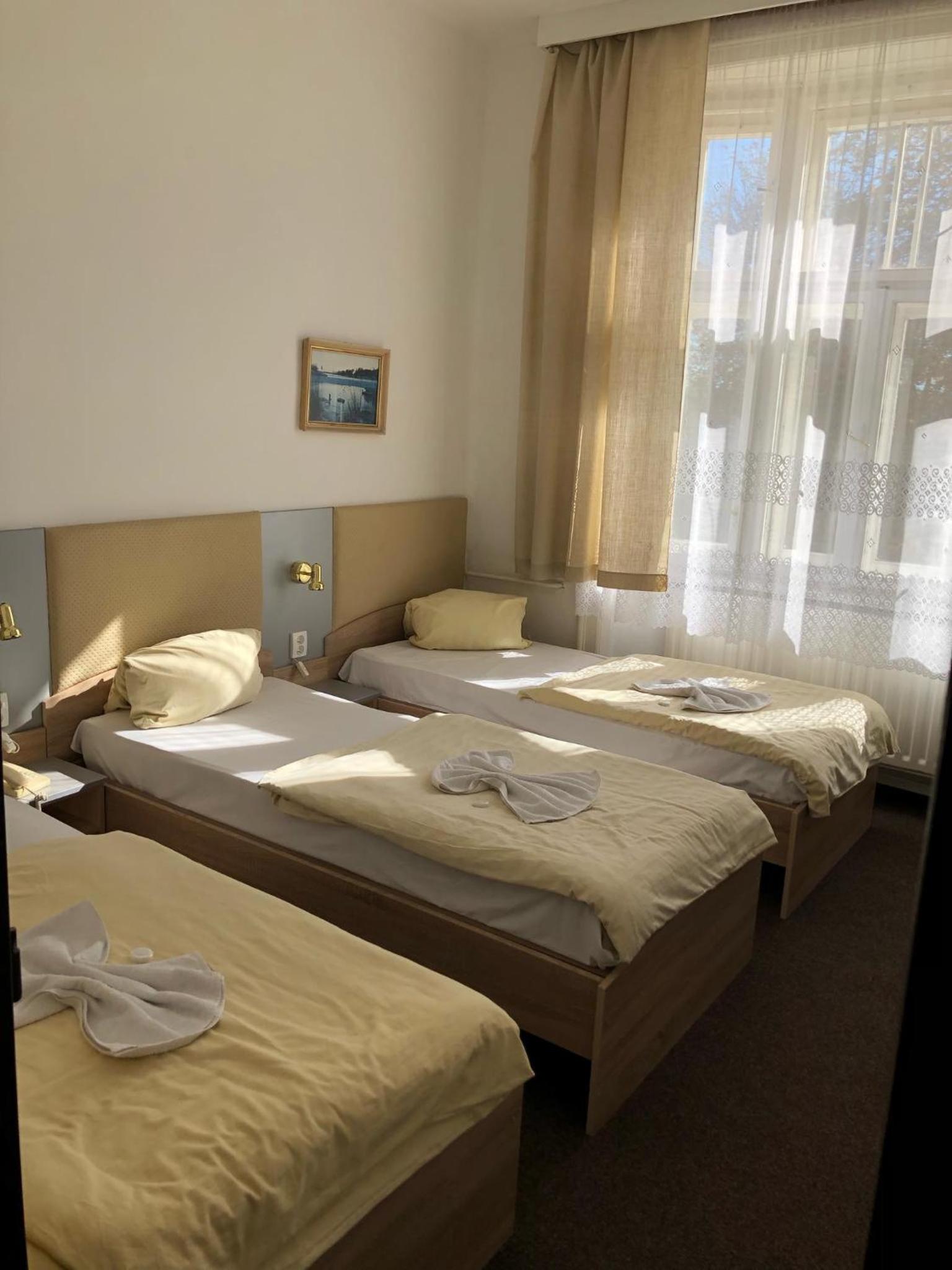 Basic Triple Room photo 1