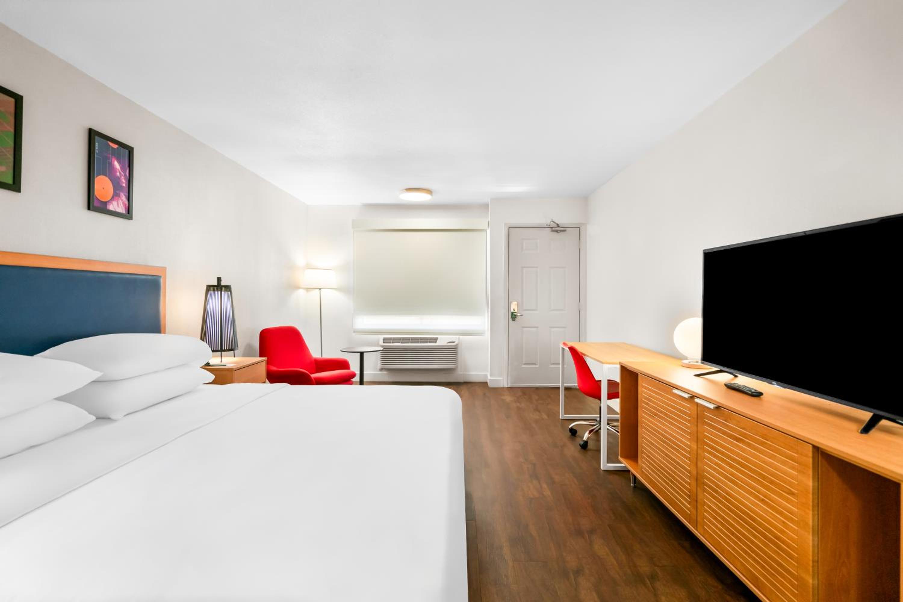 King Room - Non-Smoking photo 3