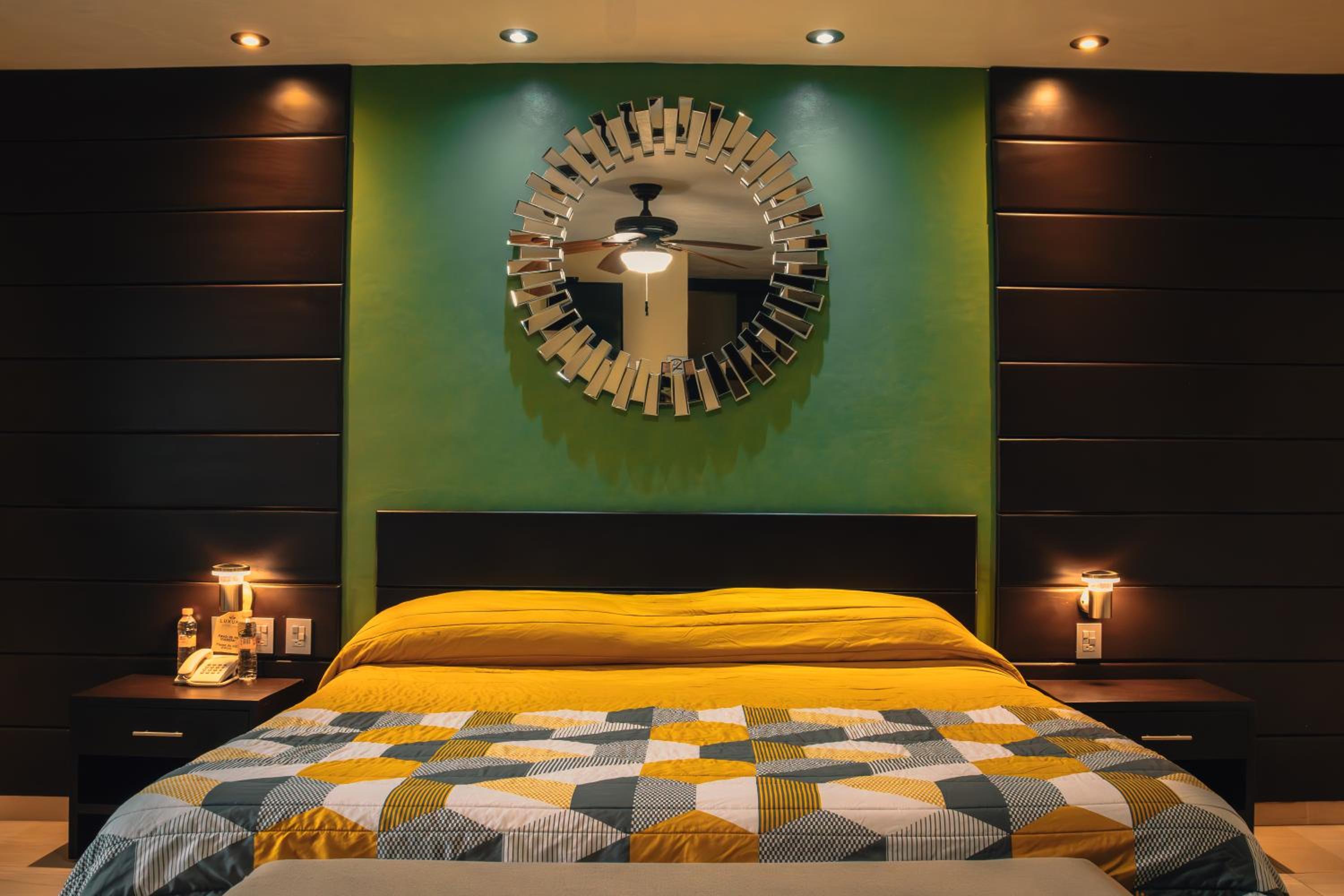 Deluxe King Suite photo 2