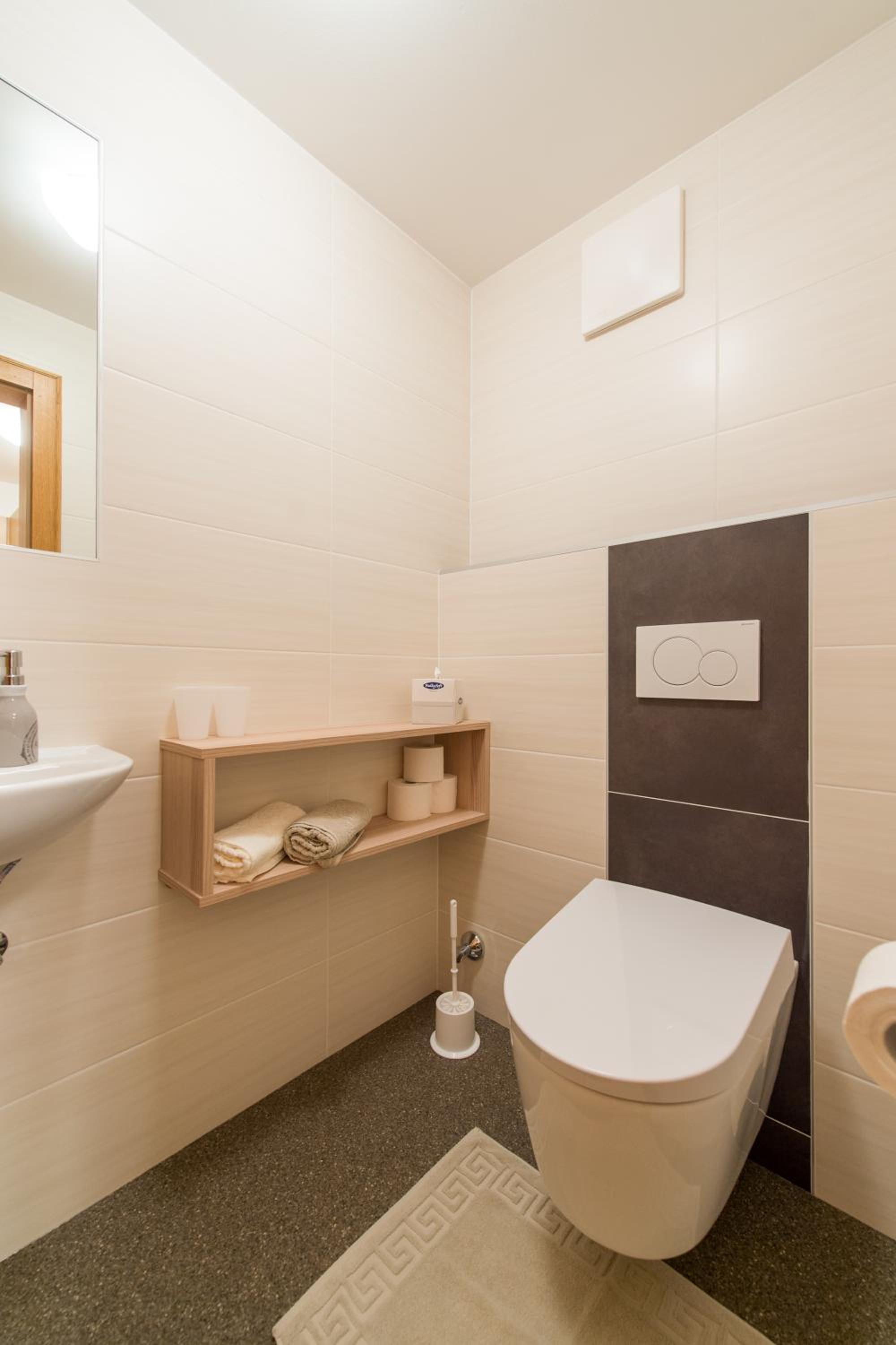 Two-Bedroom Apartment with Balcony photo 2