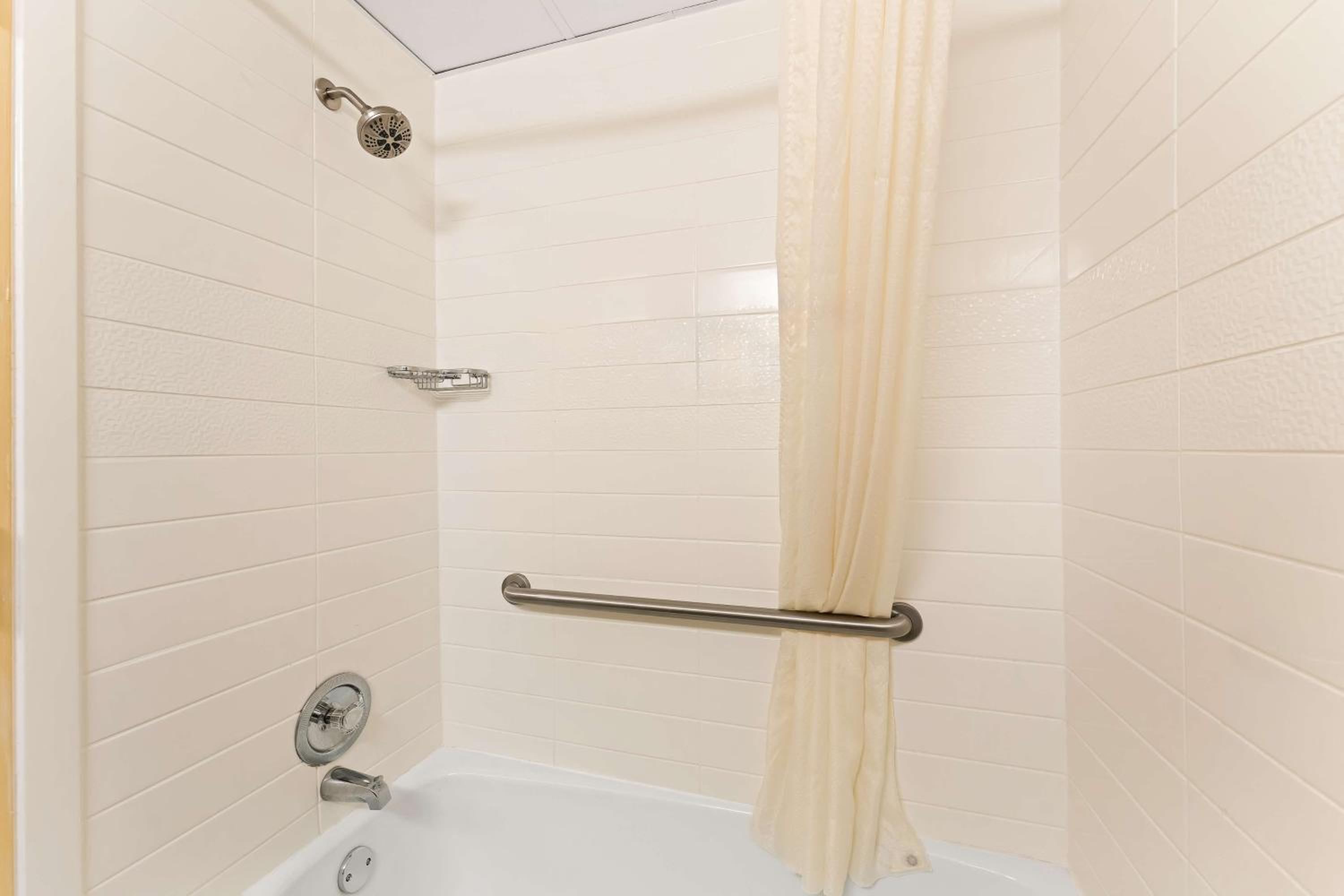 King Room - Non-Smoking - Photo 3
