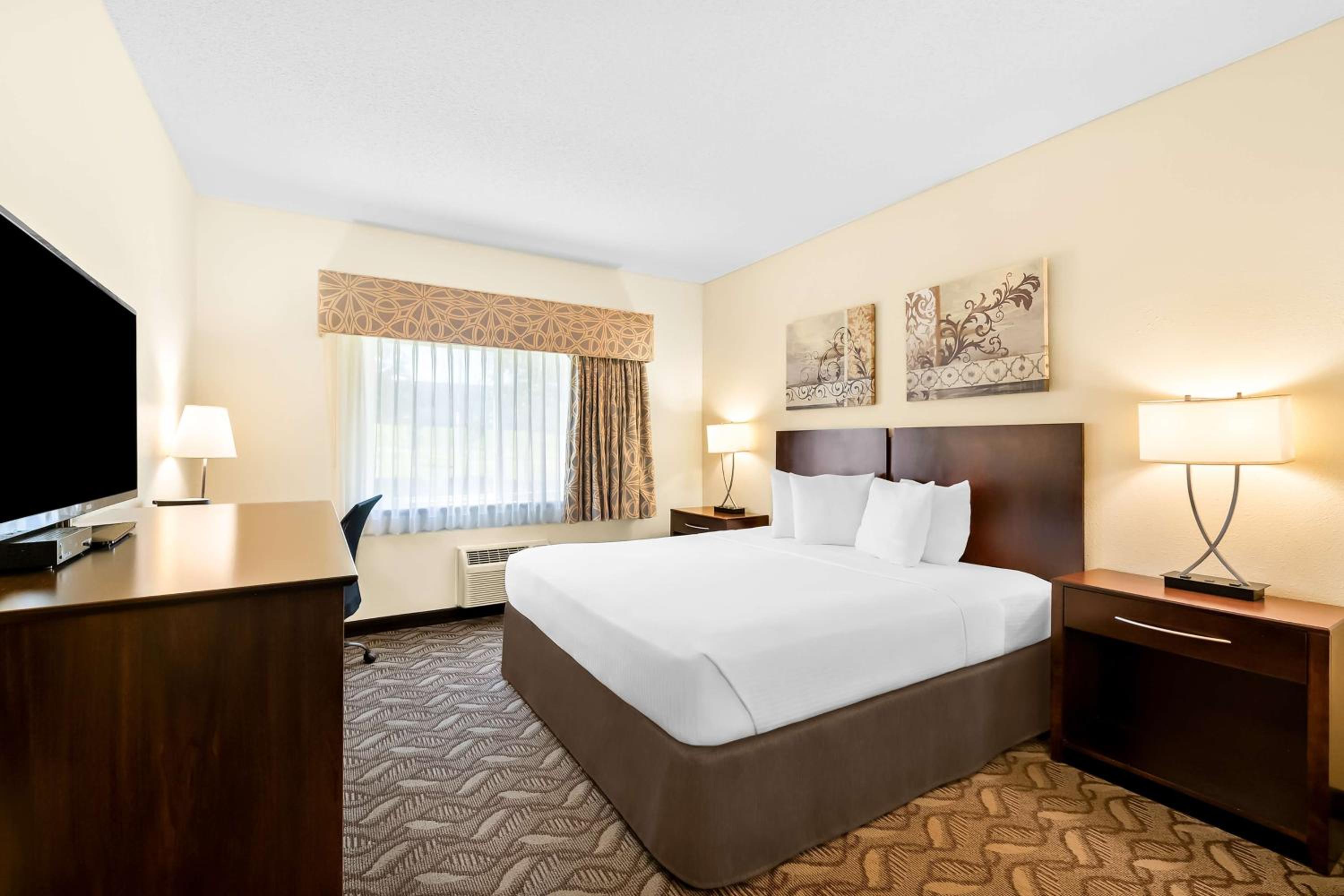 King Room with Walk-In Shower - Disability Access/Non-Smoking photo 3