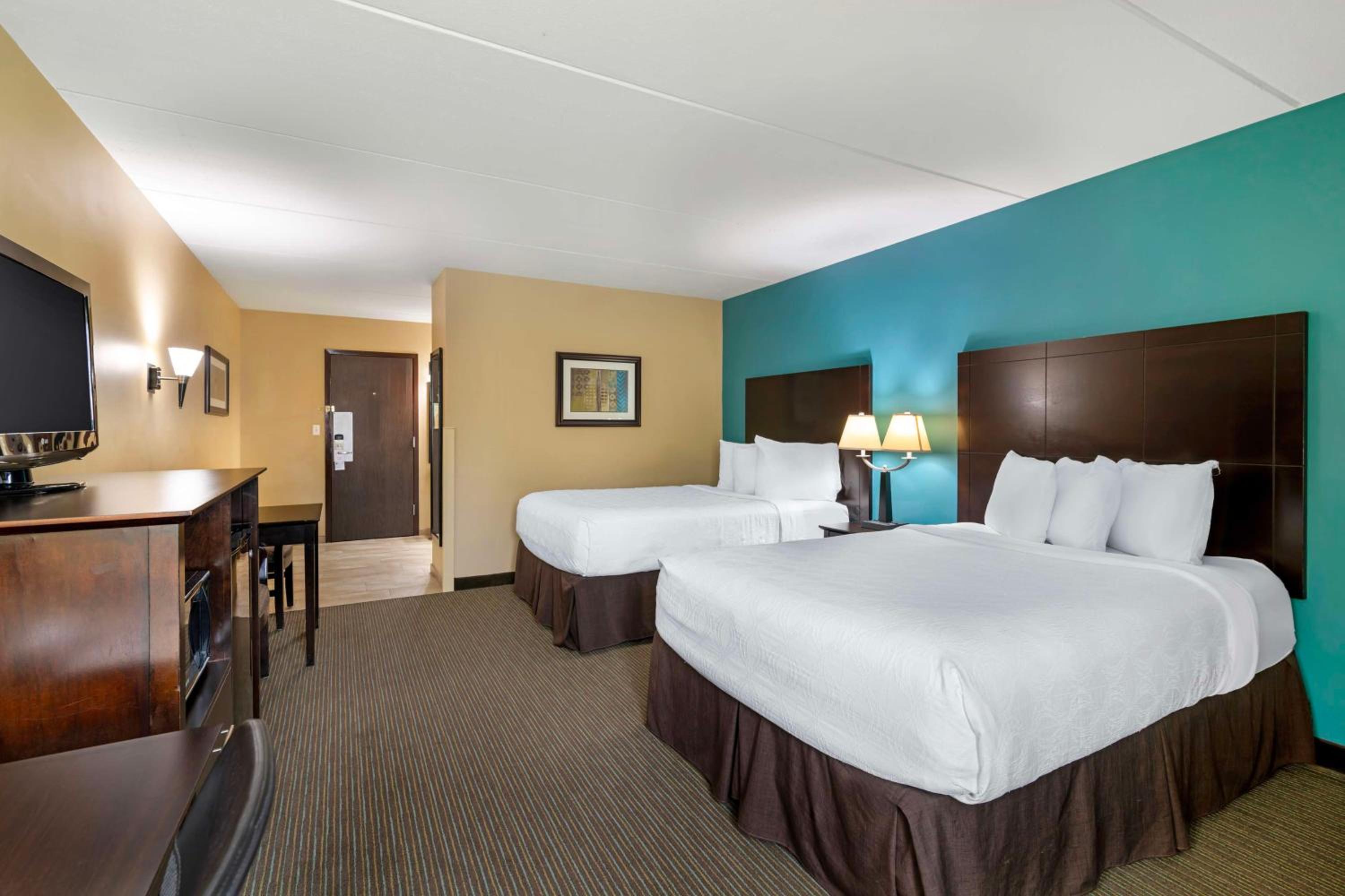Double Room with Two Double Beds - Photo 3