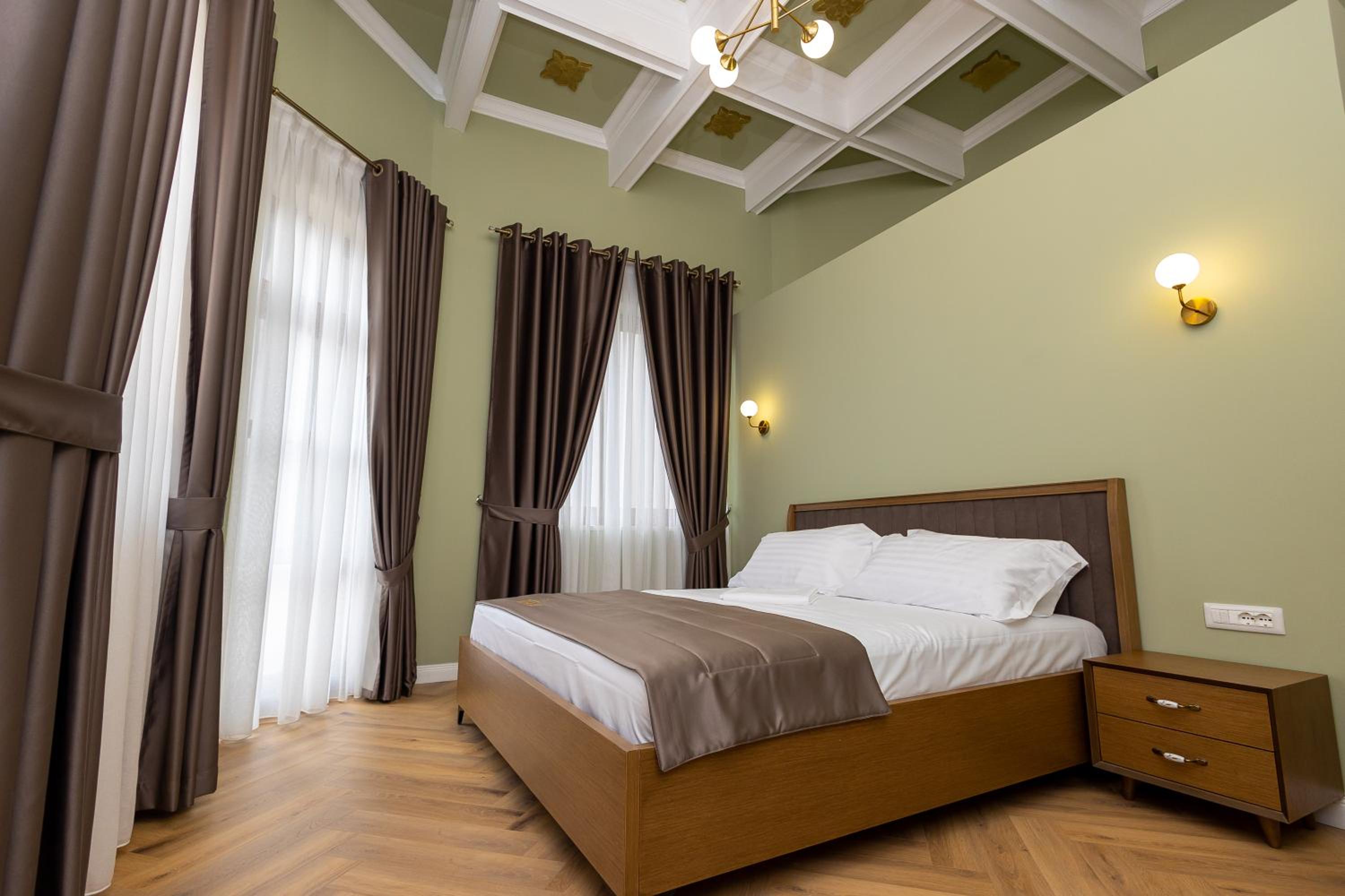 Deluxe Double Room with Balcony photo 3