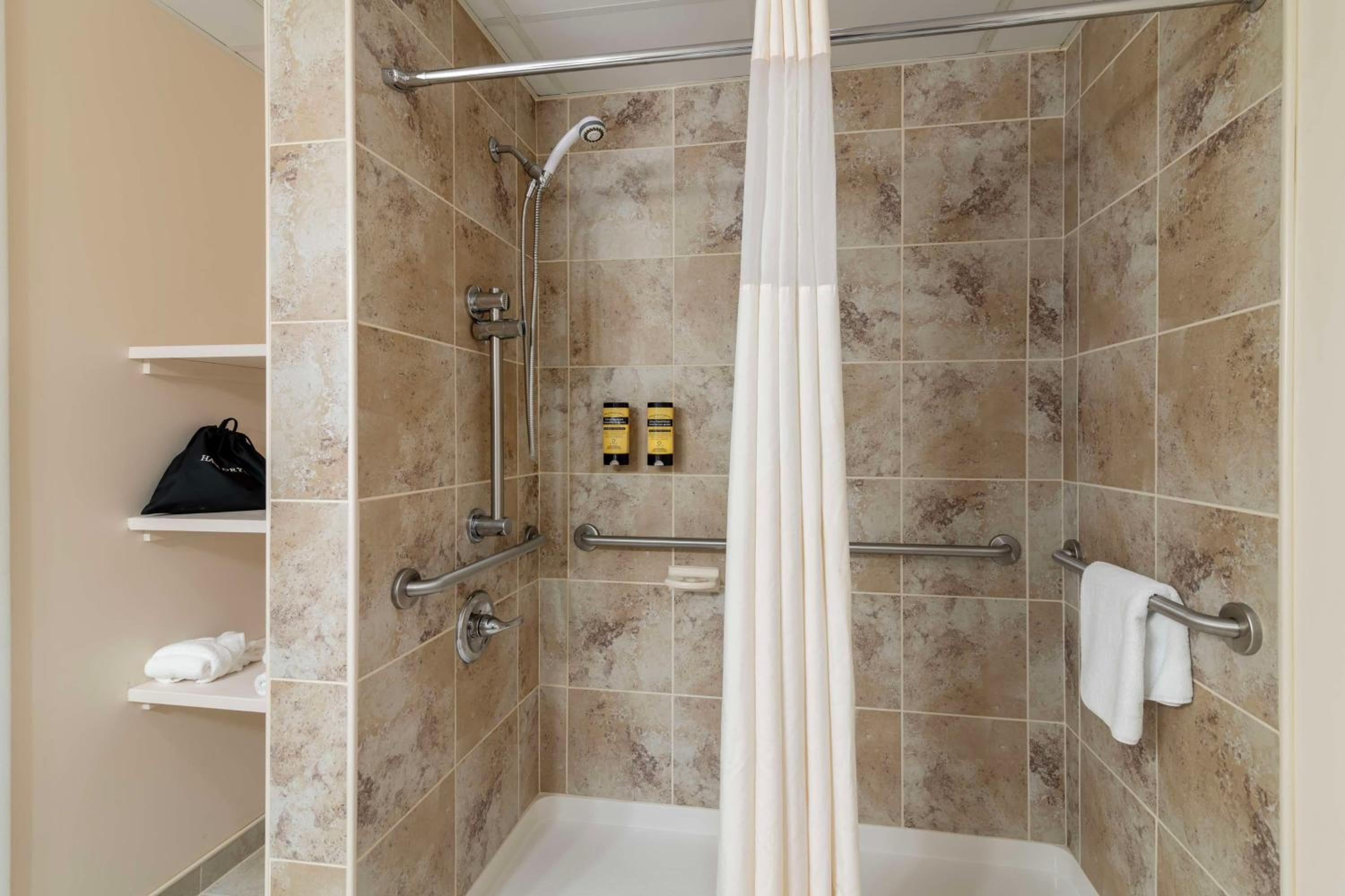 King Suite with Sofa Bed, Spa Bath and Kitchenette - Non-Smoking - Photo 3