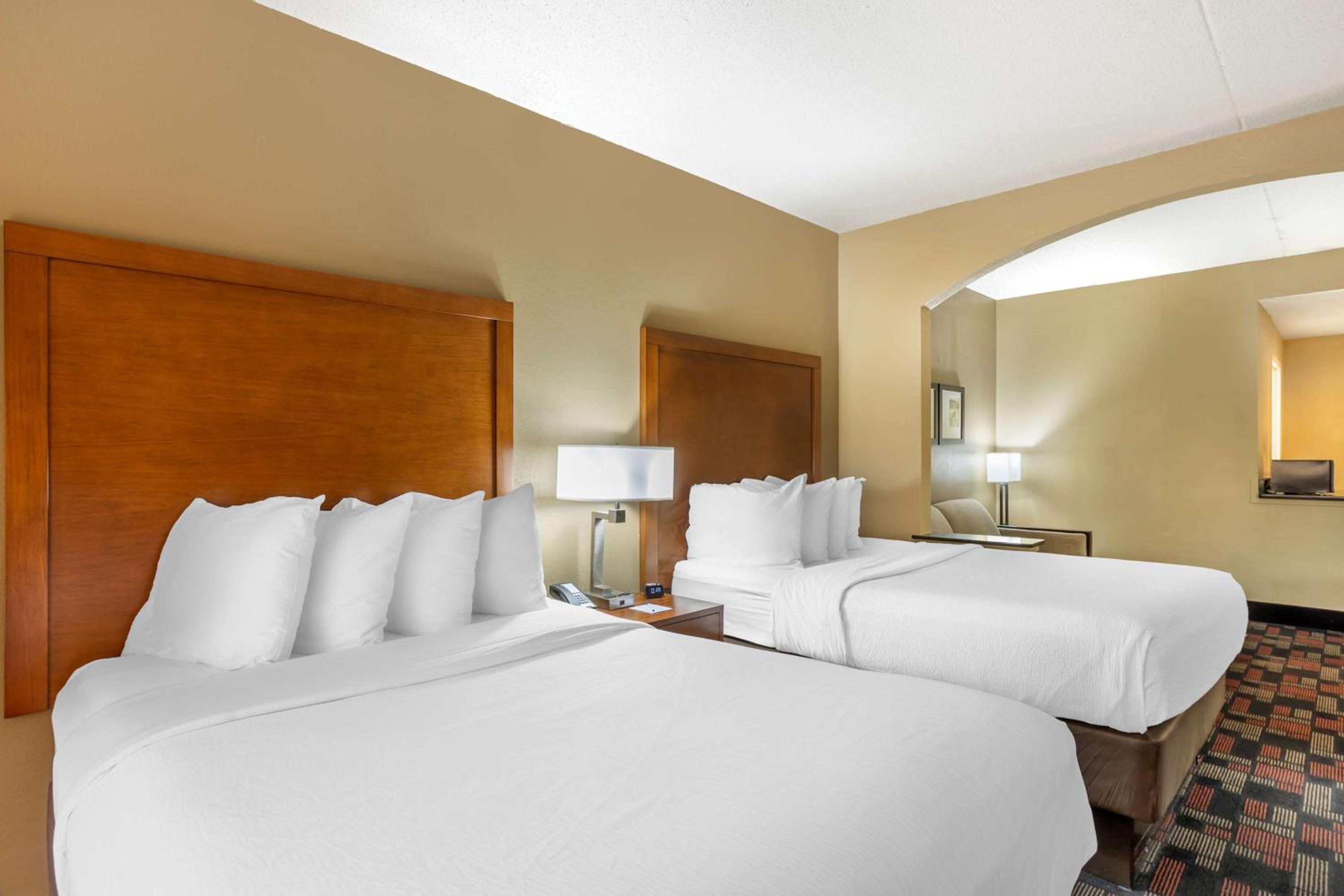 Suite with Two Double Beds and Sofa Bed - Non-Smoking - Photo 2