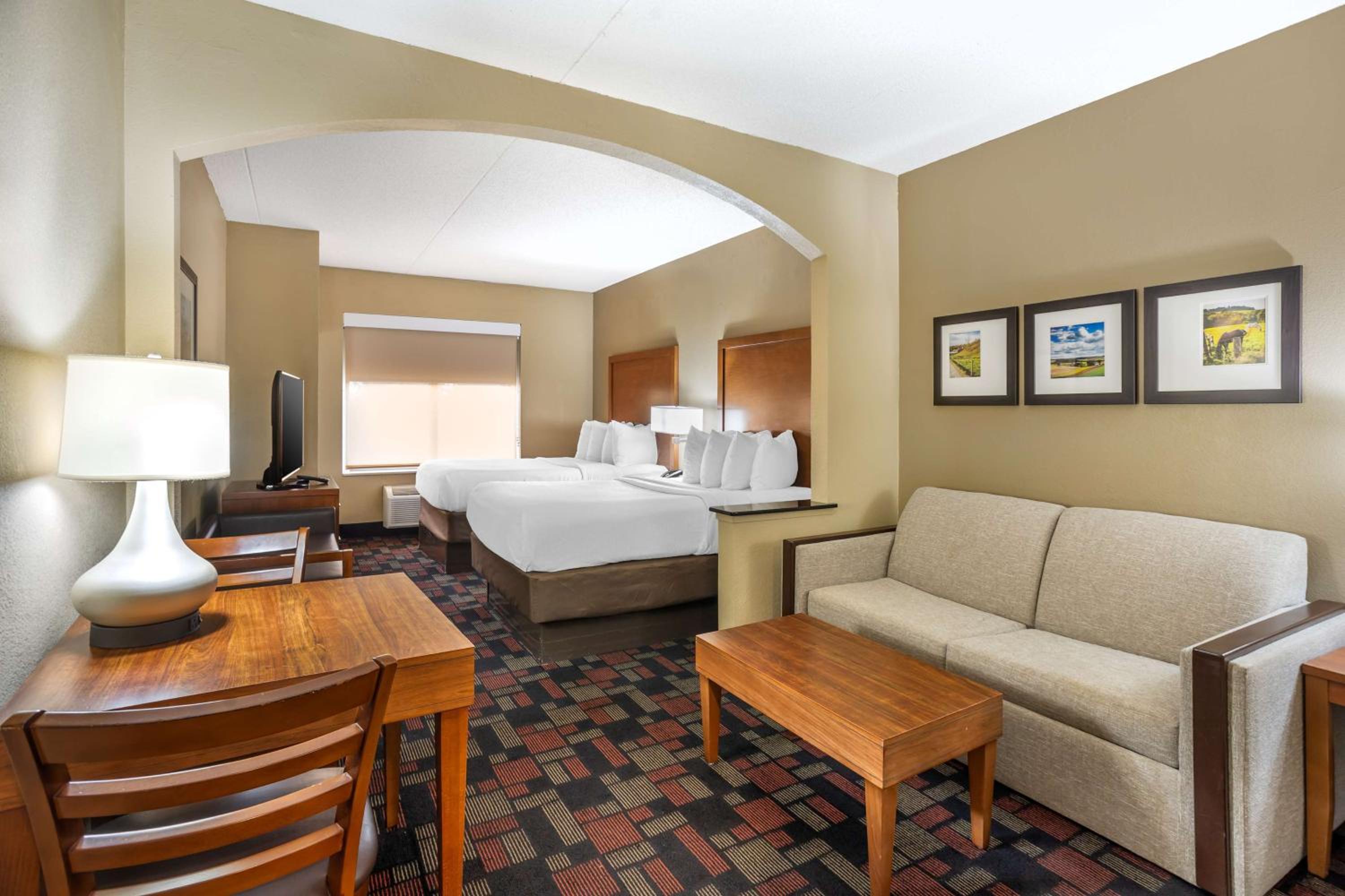 Suite with Two Double Beds and Sofa Bed - Non-Smoking - Photo 1