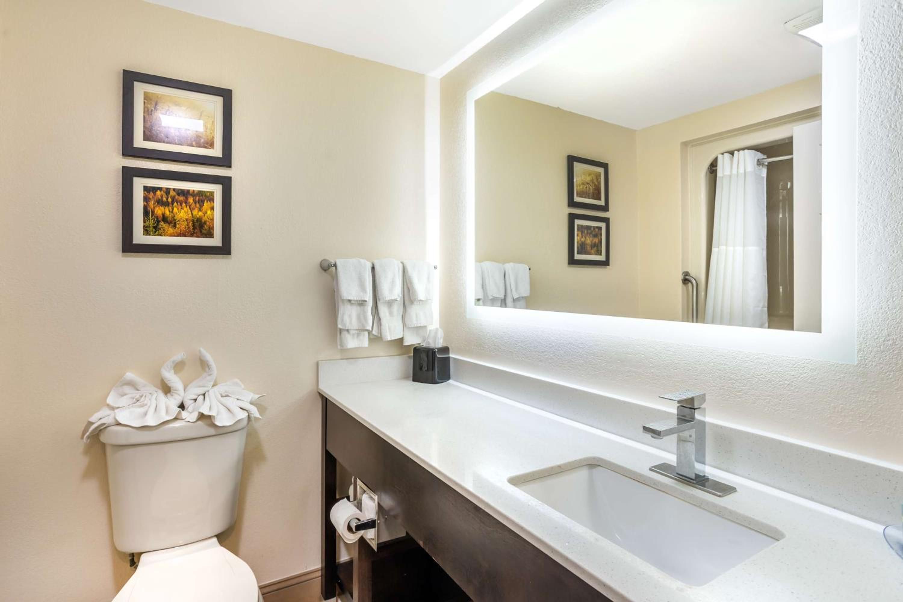 Suite with Two Double Beds and Sofa Bed - Non-Smoking - Photo 4