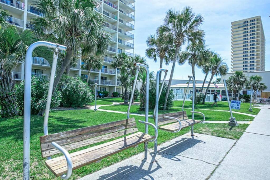 One-Bedroom Apartment - Oceanfront photo 2