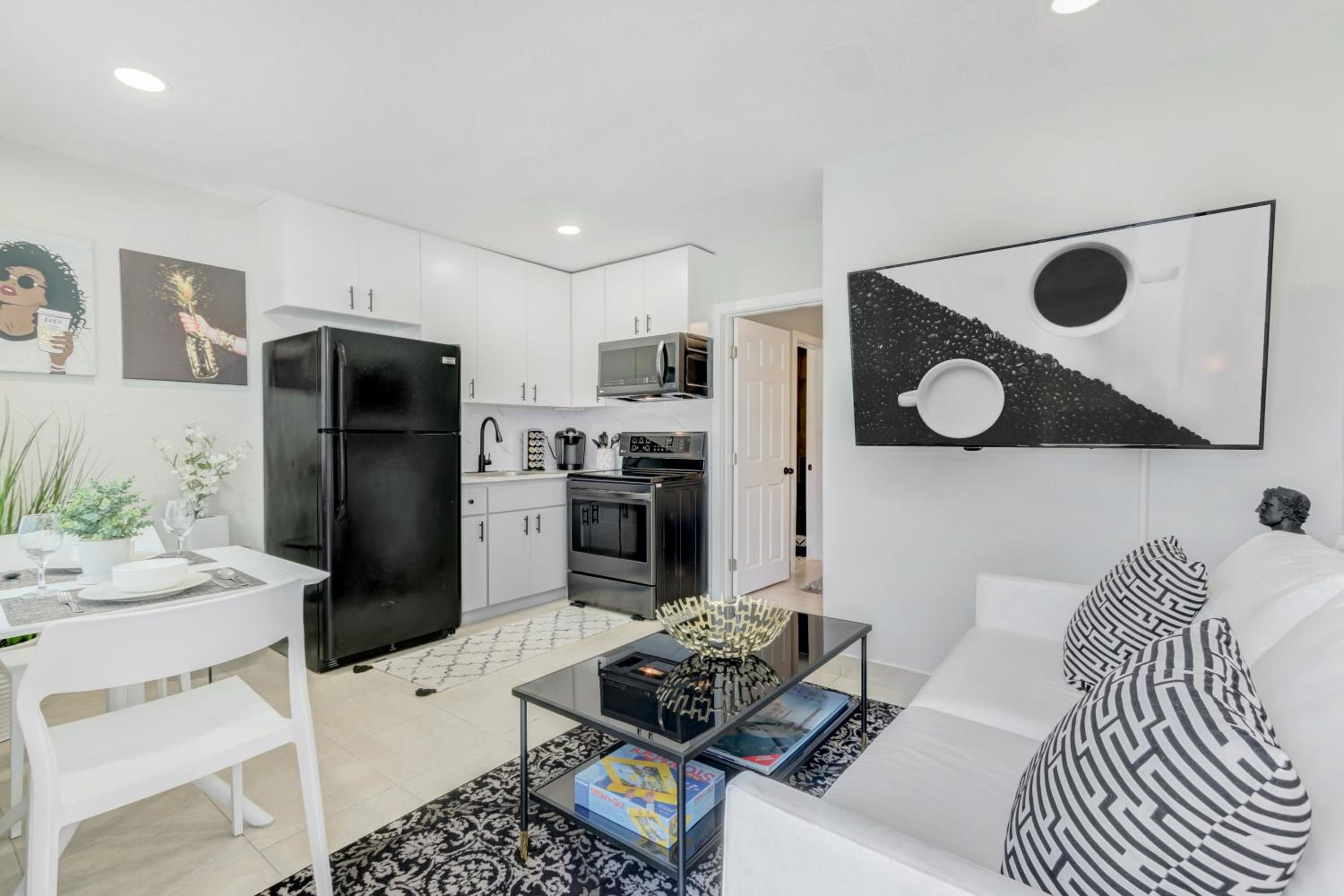 One-Bedroom Apartment photo 3