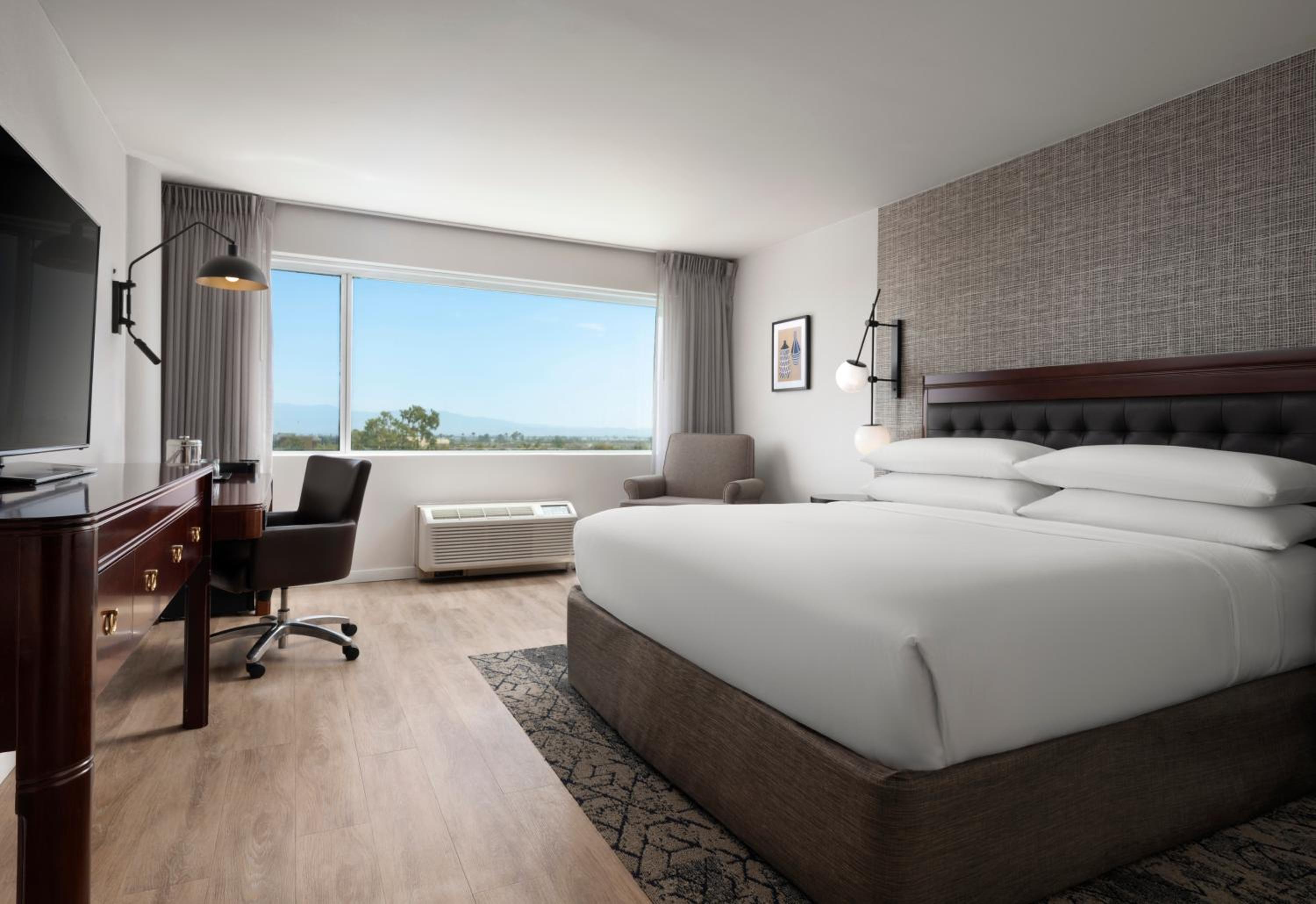 Guest Room, 1 King photo 1