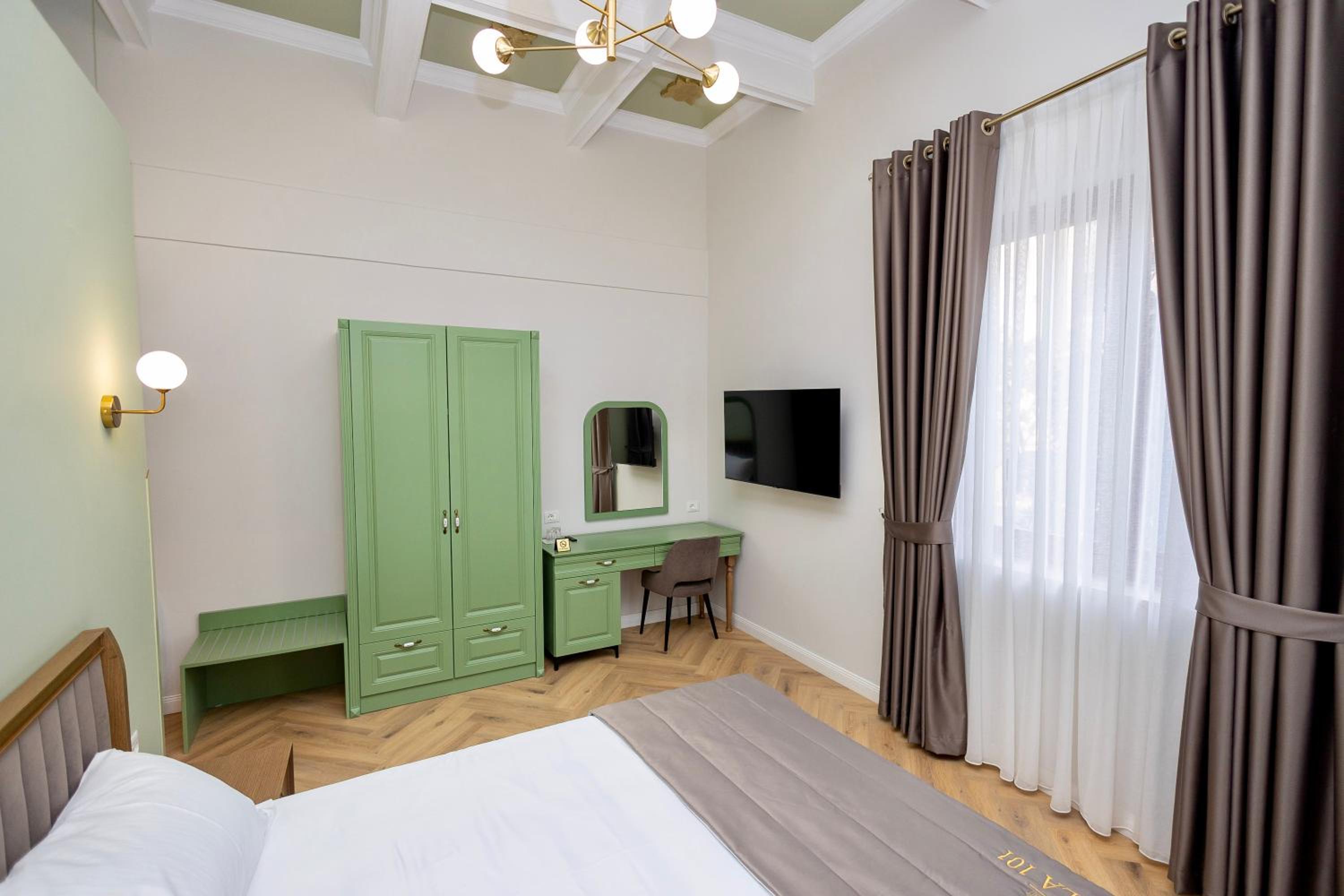 Deluxe Double Room with Balcony photo 2