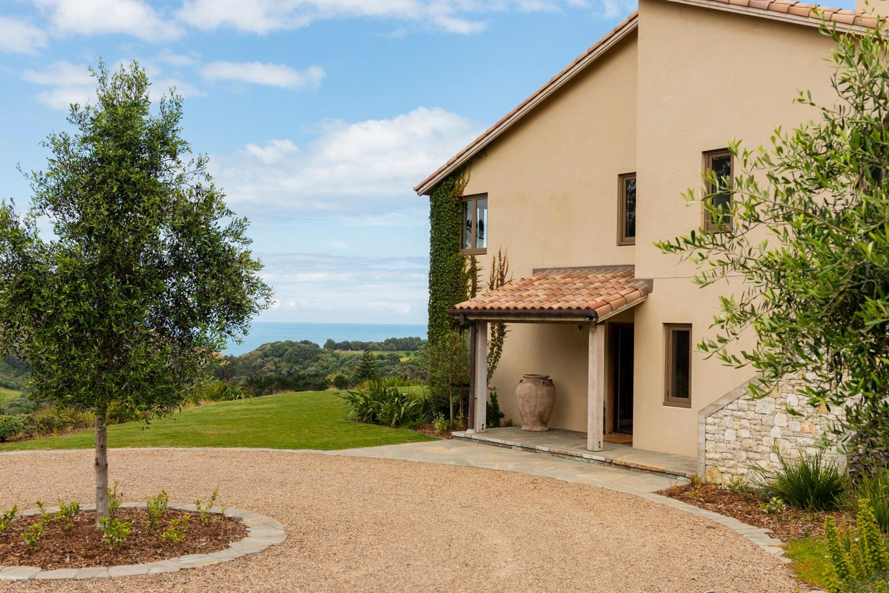 Villa photo 3