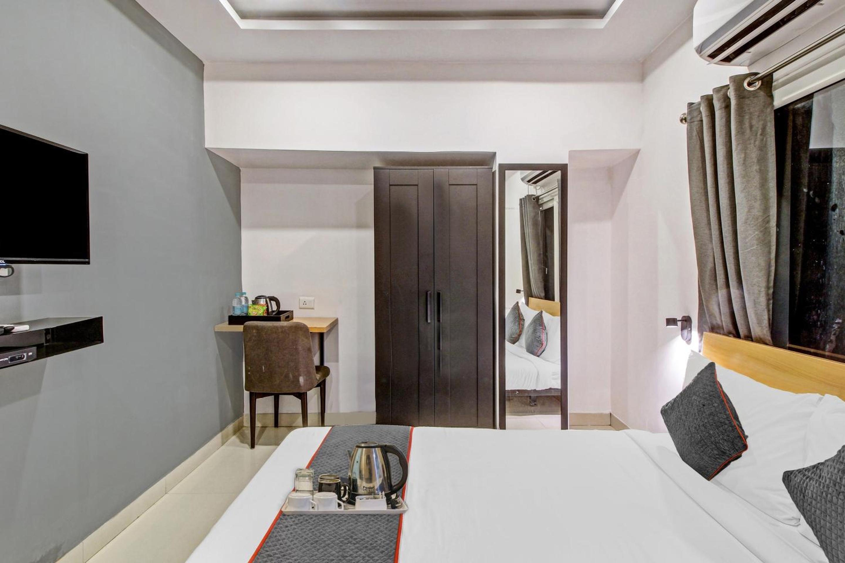 Classic Triple Room - Photo 12
