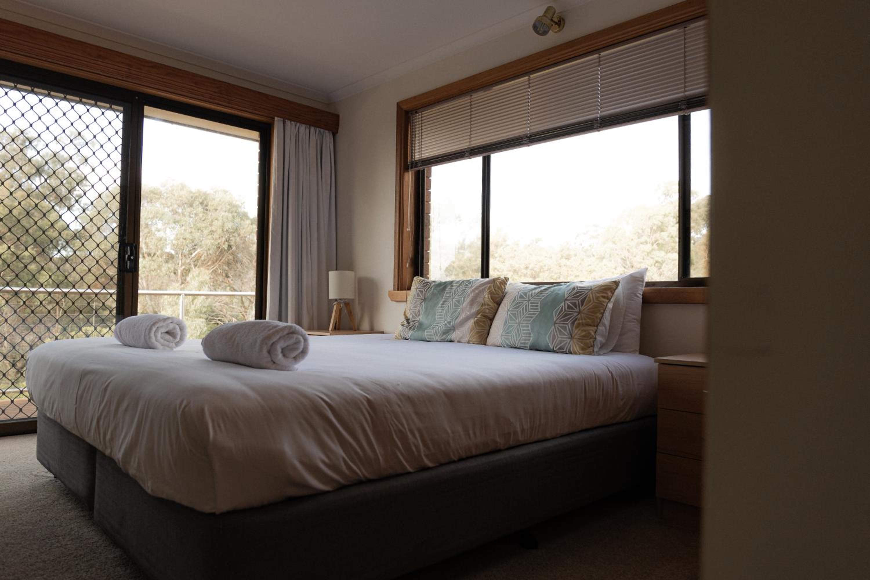 Five-Bedroom House photo 1