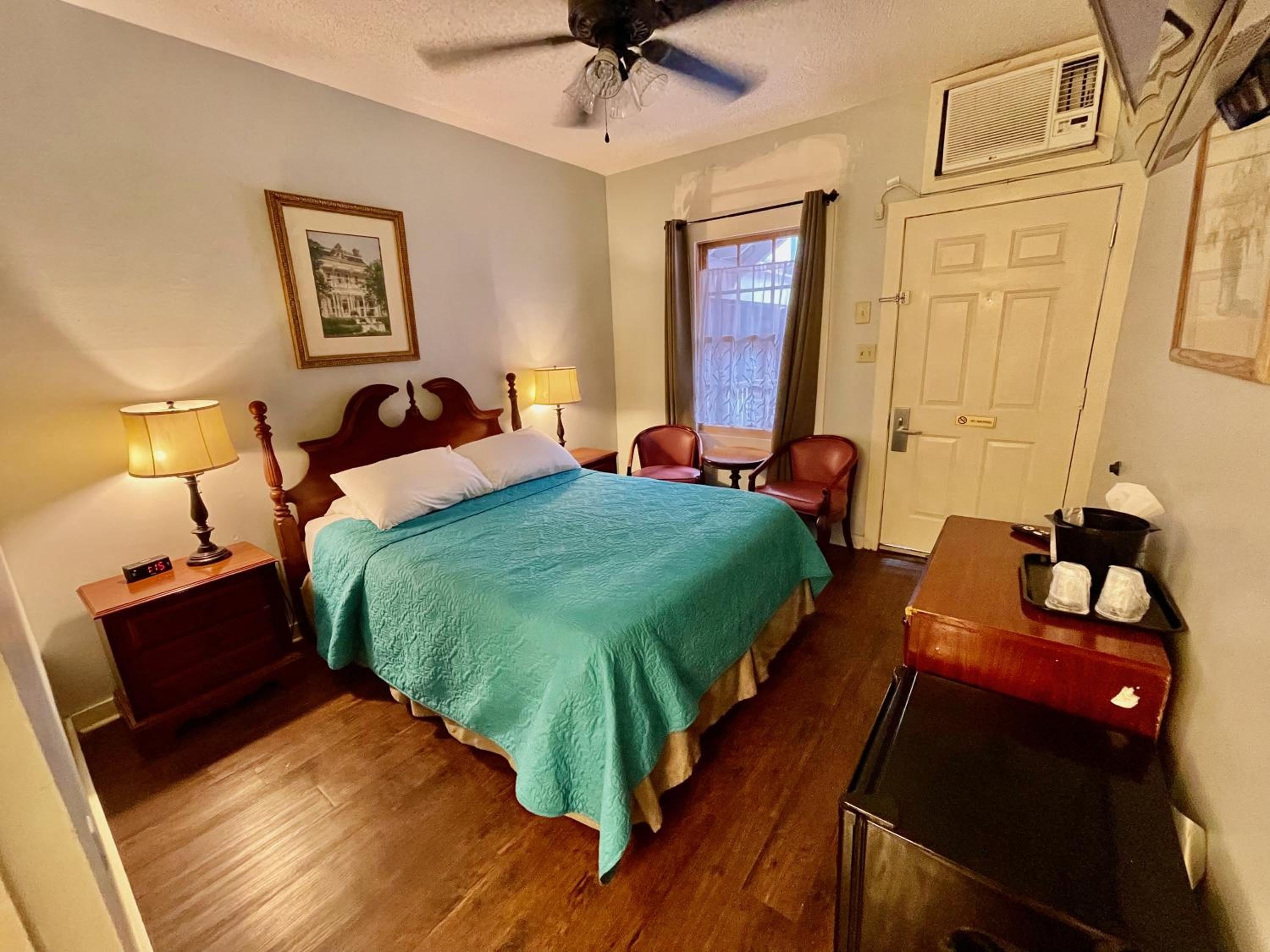 Standard Queen Room