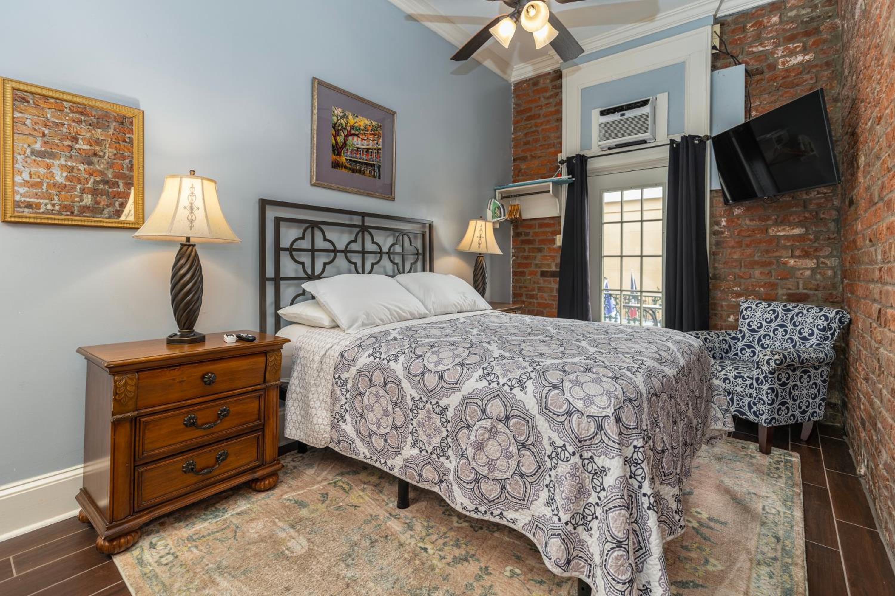 Queen Room with Balcony, photo 7