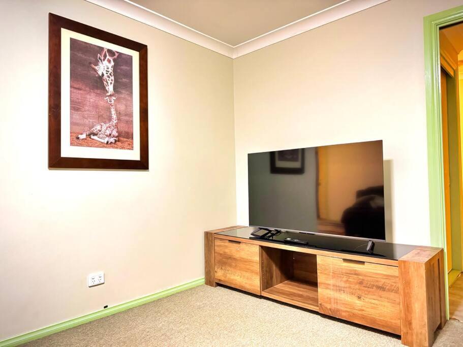 Three-Bedroom House photo 2