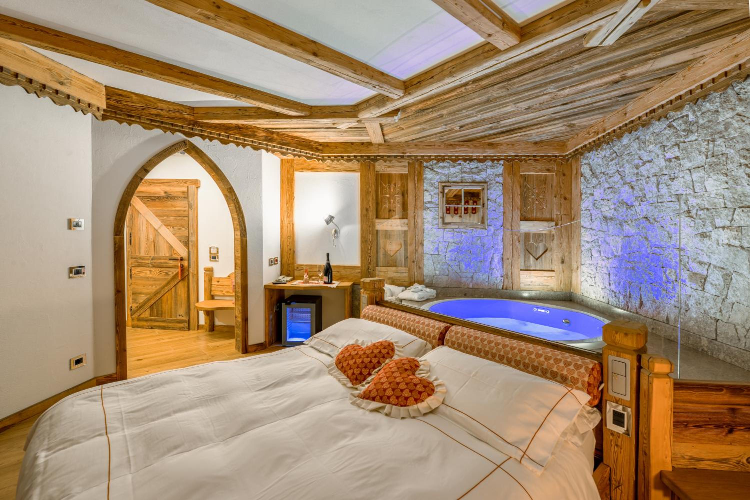Deluxe Suite with Spa Bath