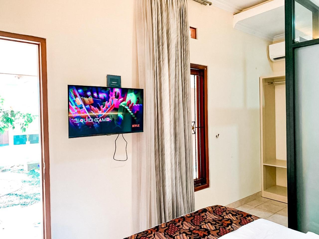 Deluxe Double Room (2 Adults + 1 Child)