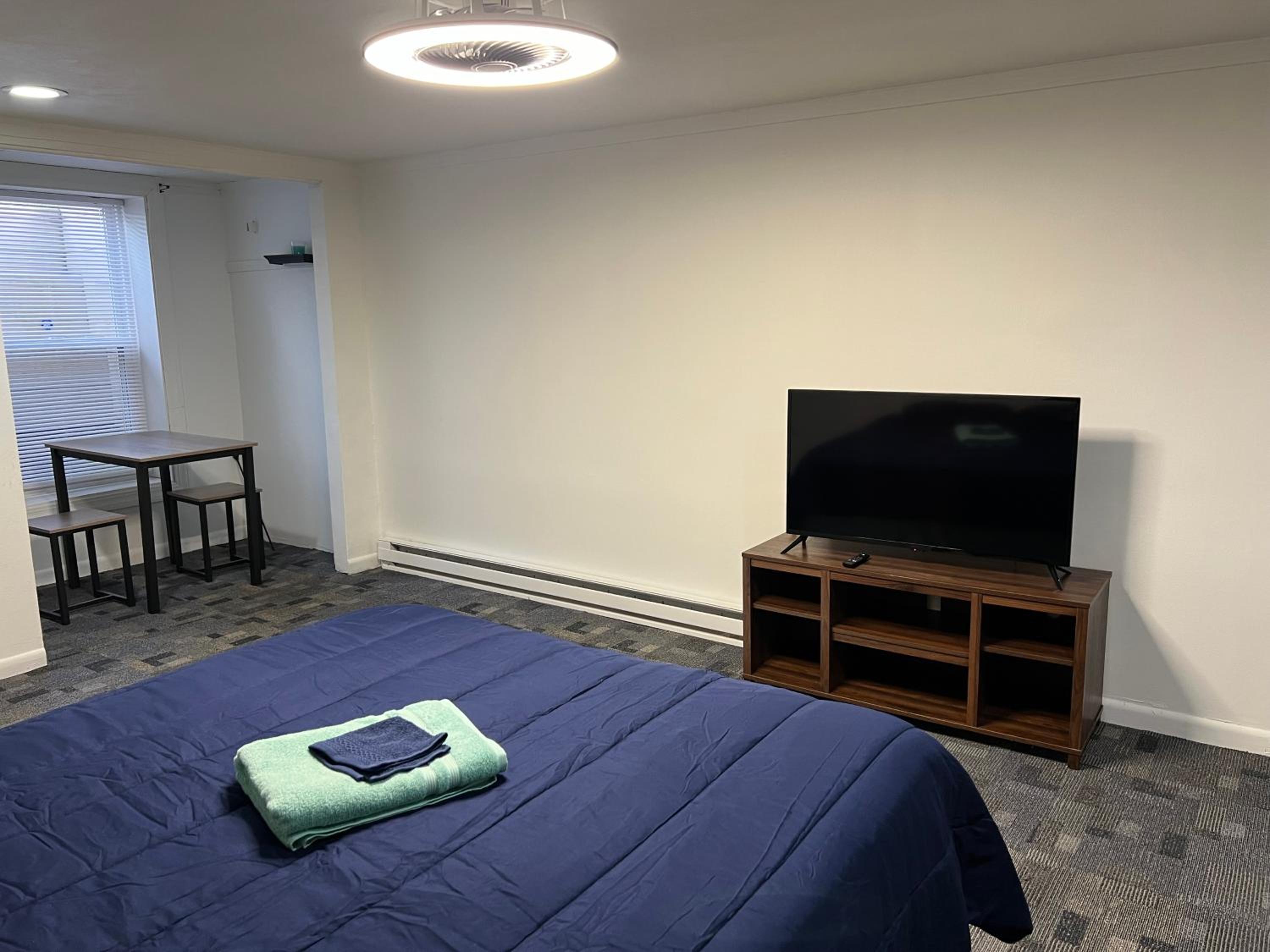 One-Bedroom Apartment photo 1