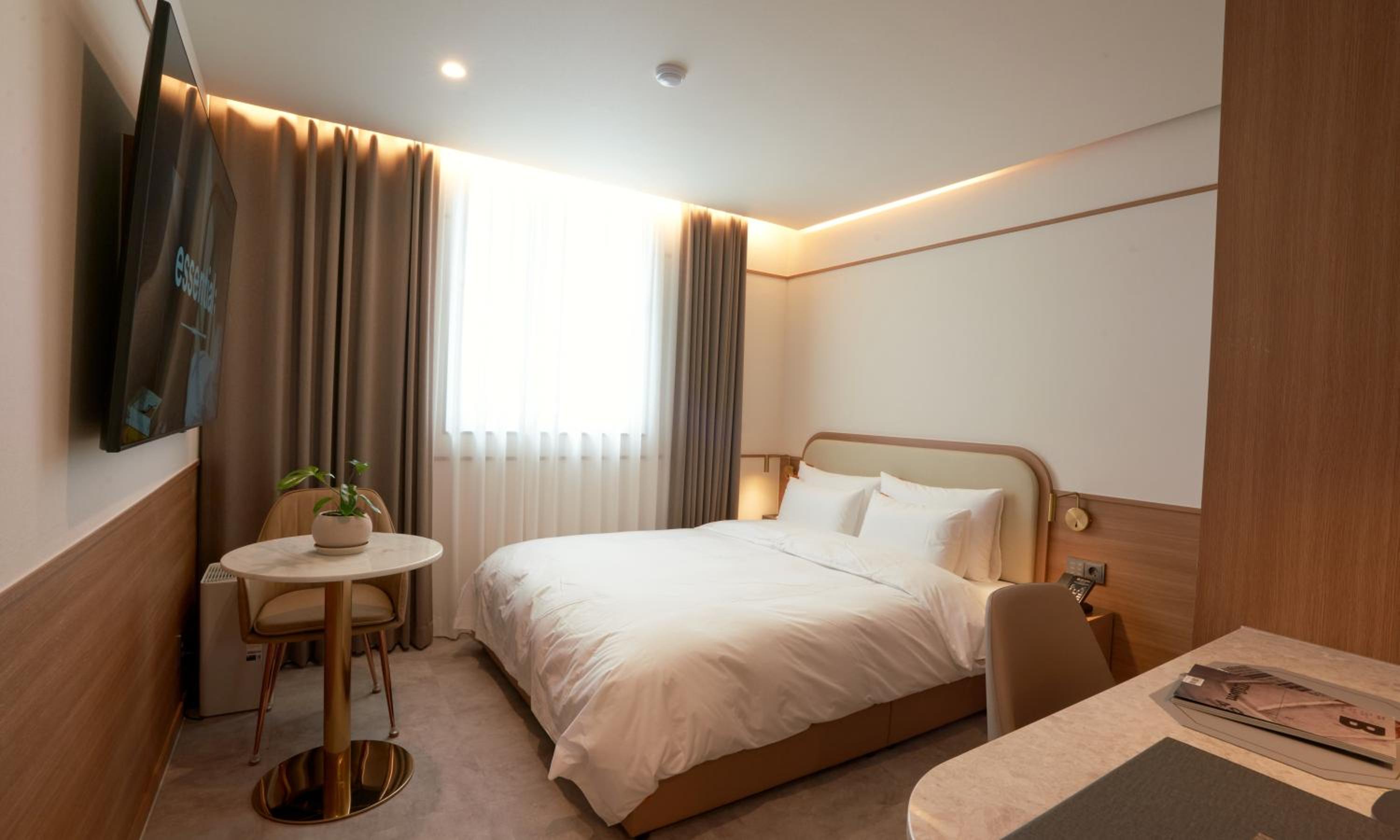 Deluxe Double Room - Photo 9