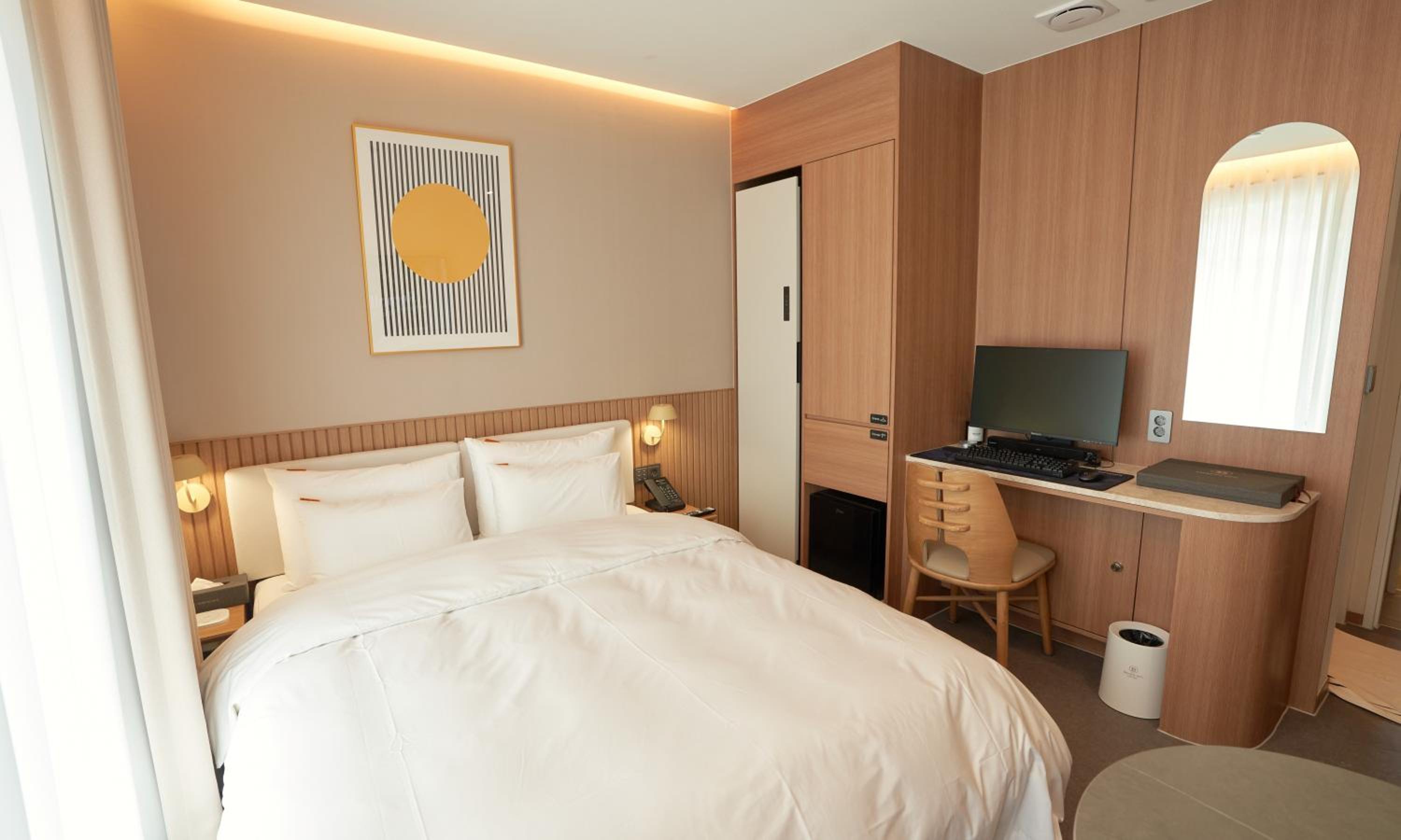 King Room with Balcony - Photo 2