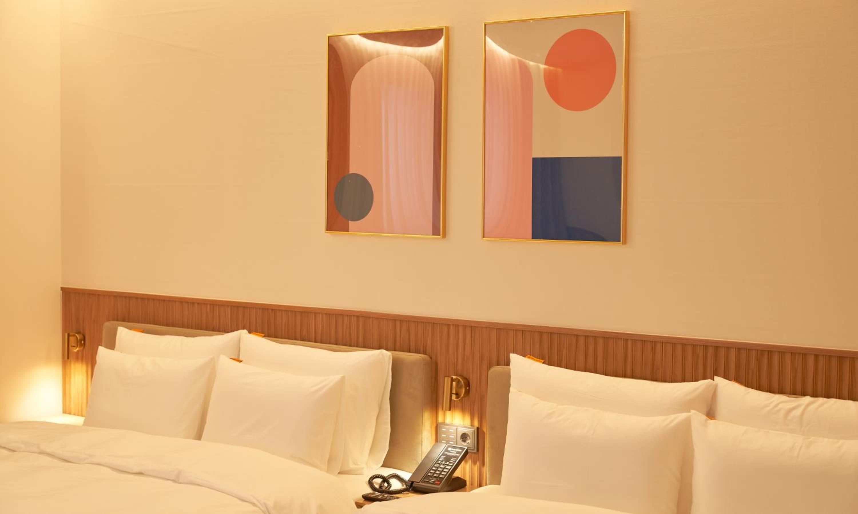 Superior Family Room - Photo 11