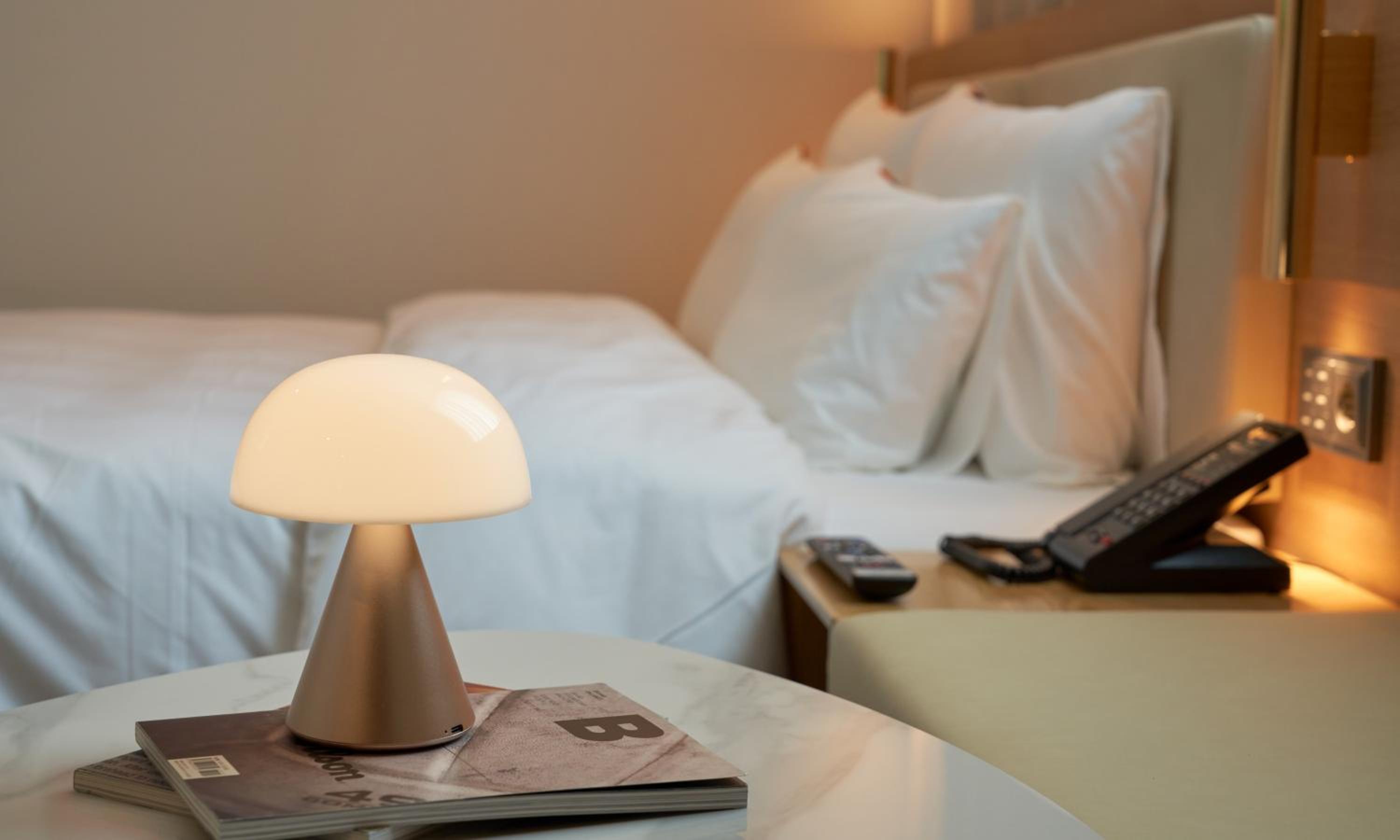 Deluxe King Room - Photo 7