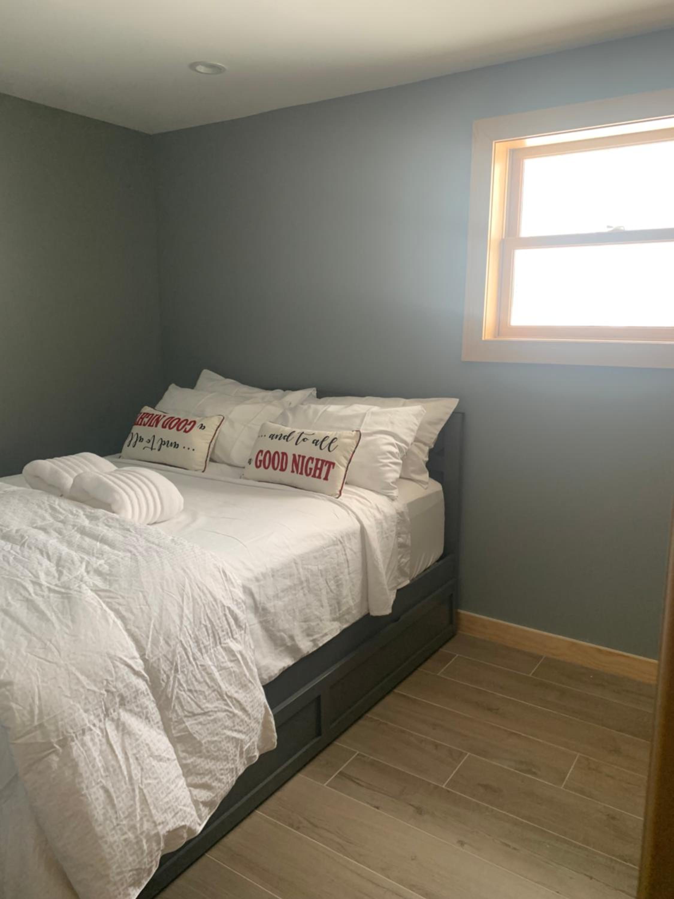 Five-Bedroom House photo 1