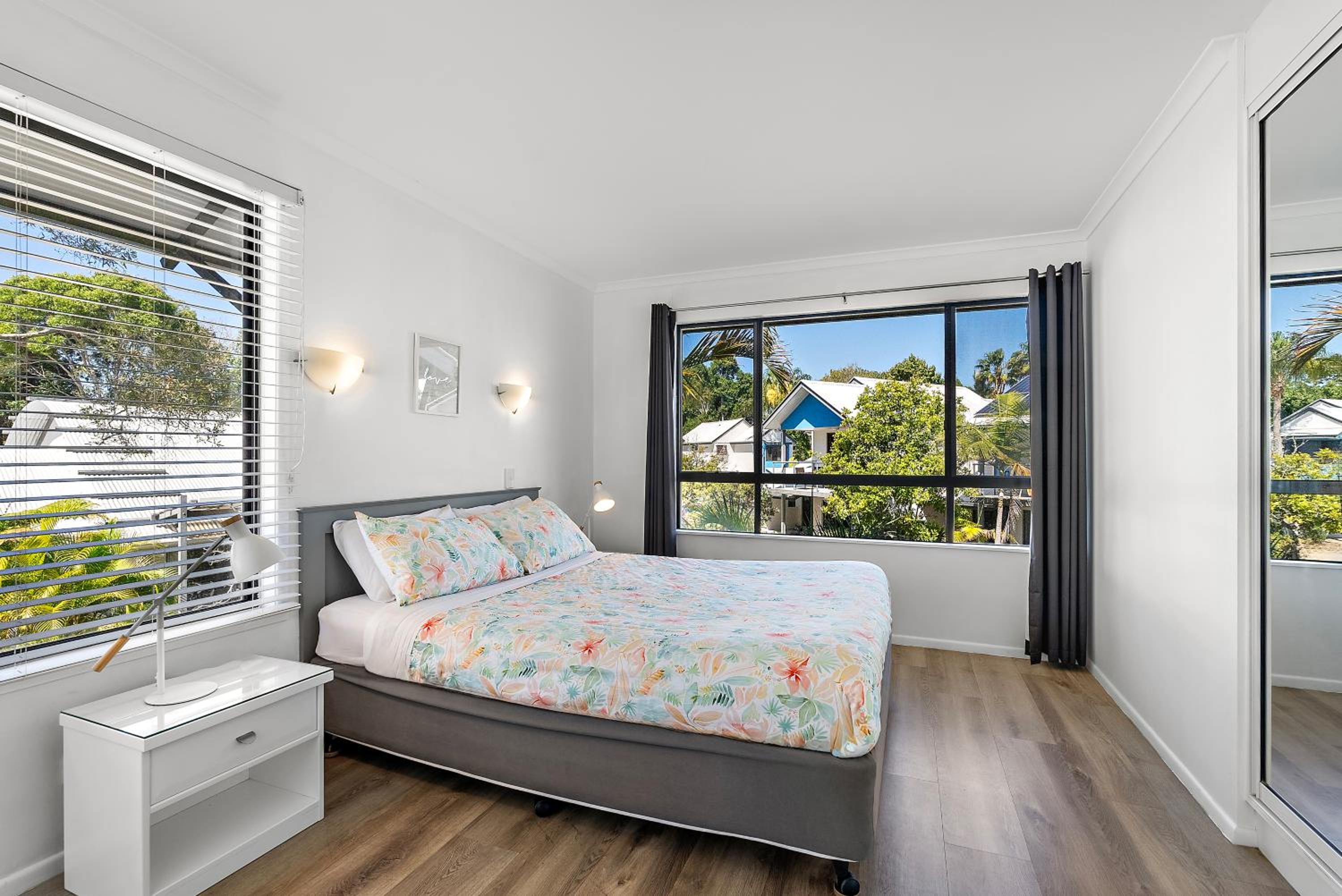 One-Bedroom Apartment - Photo 2